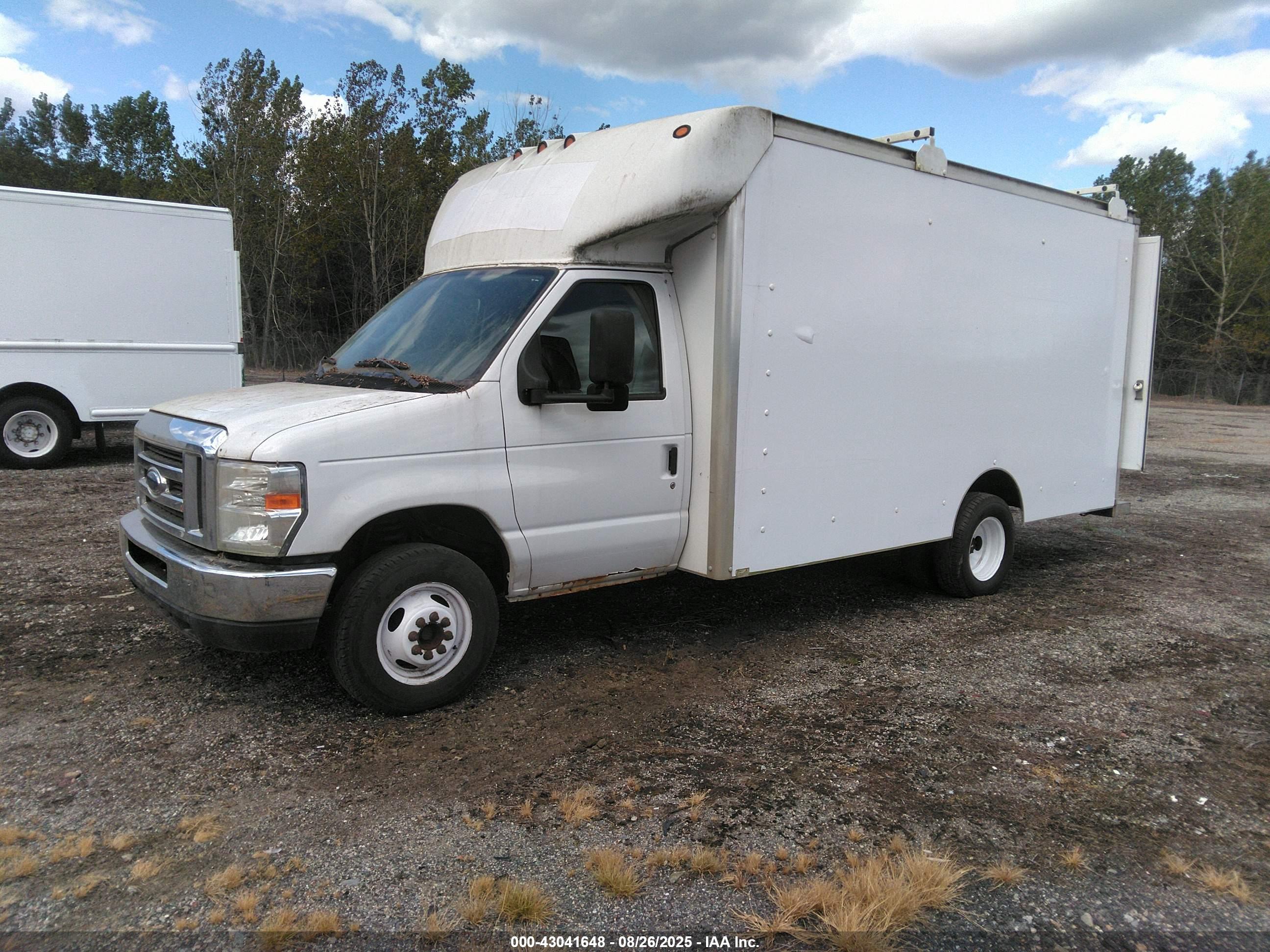 FORD E-450 image 2