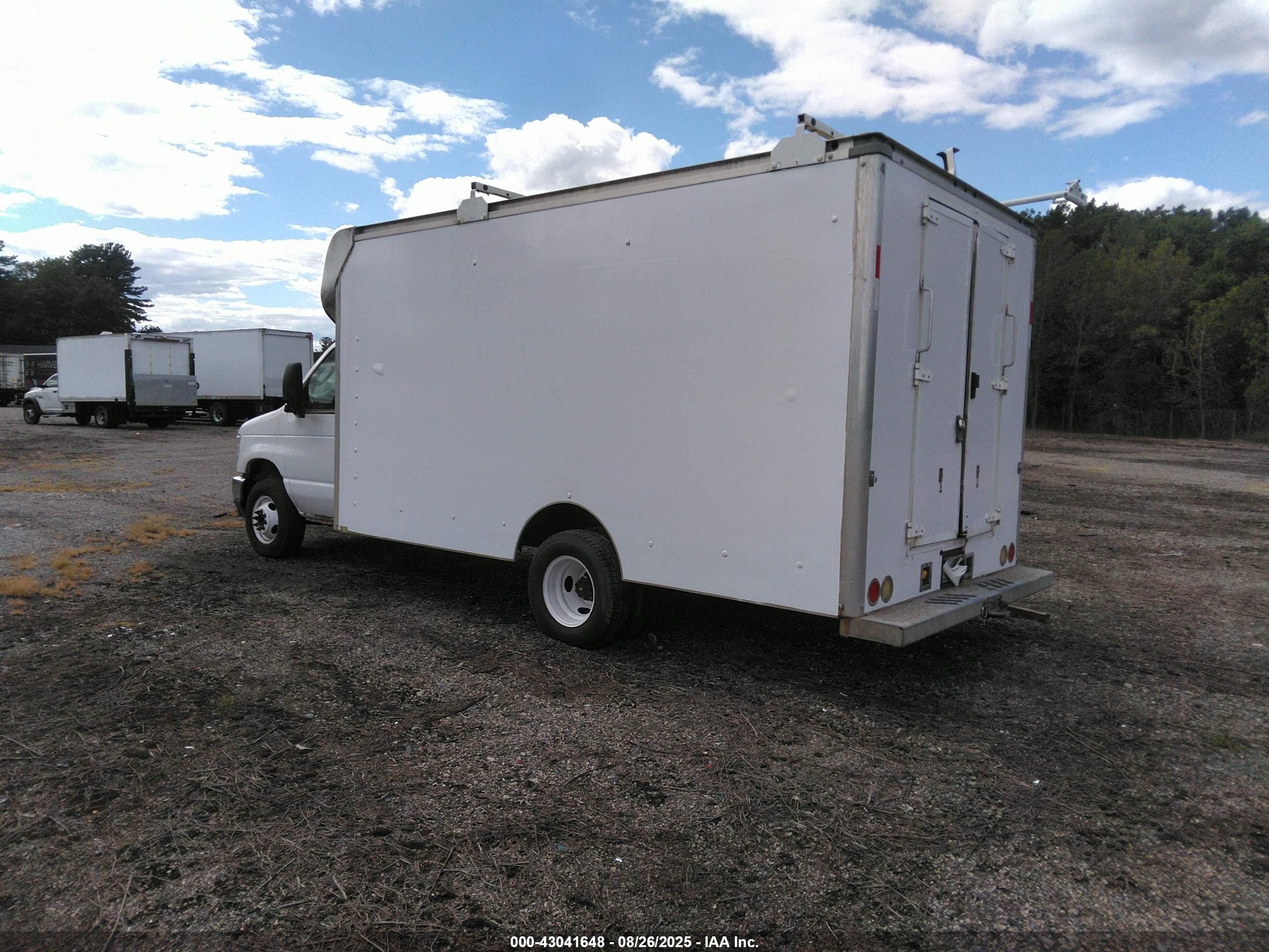 FORD E-450 image 3
