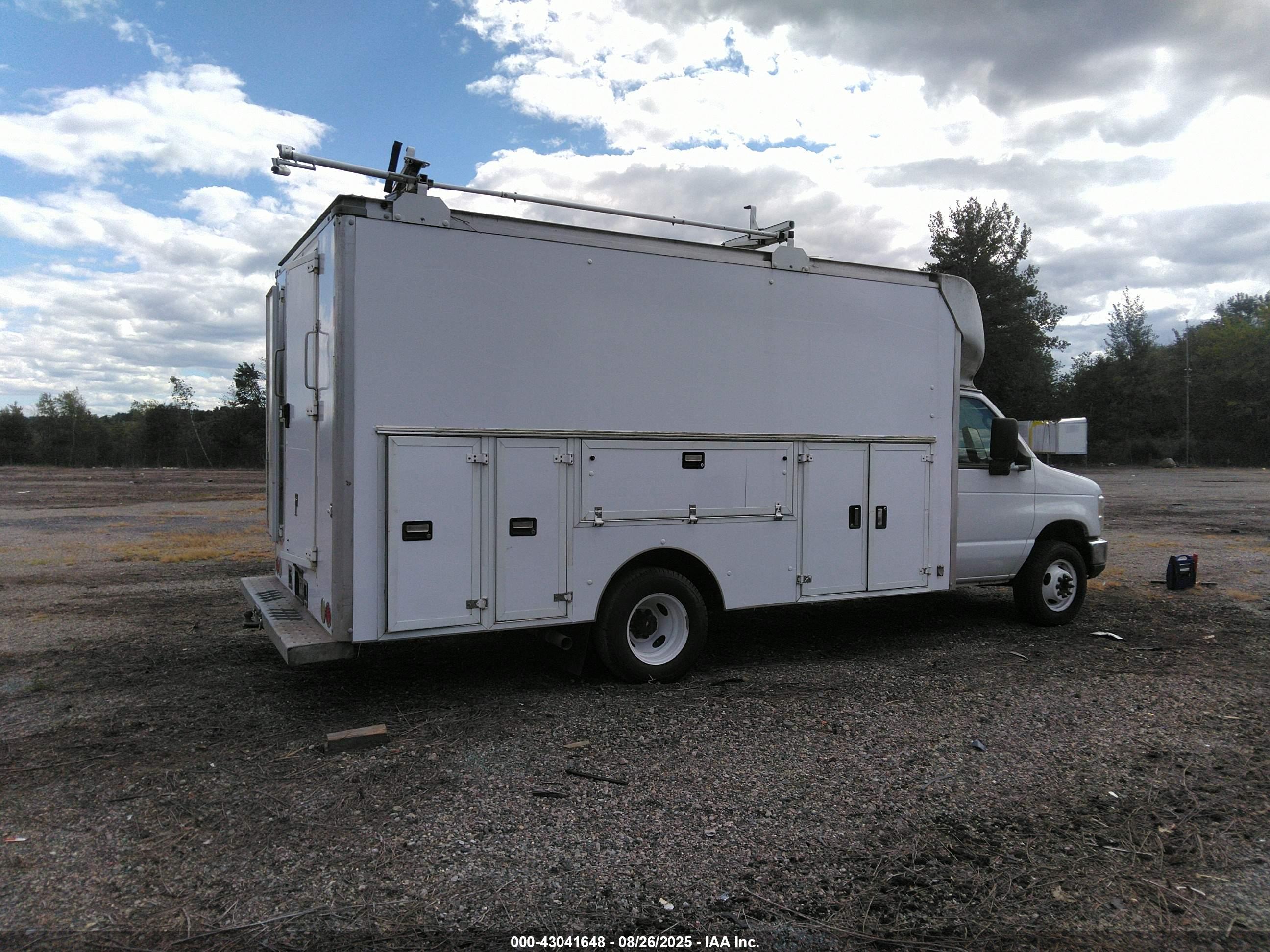 FORD E-450 image 4