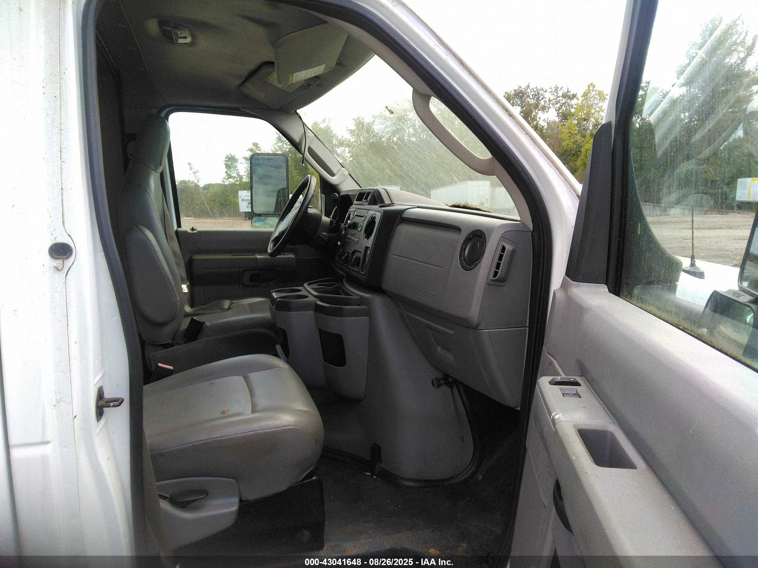 FORD E-450 image 8