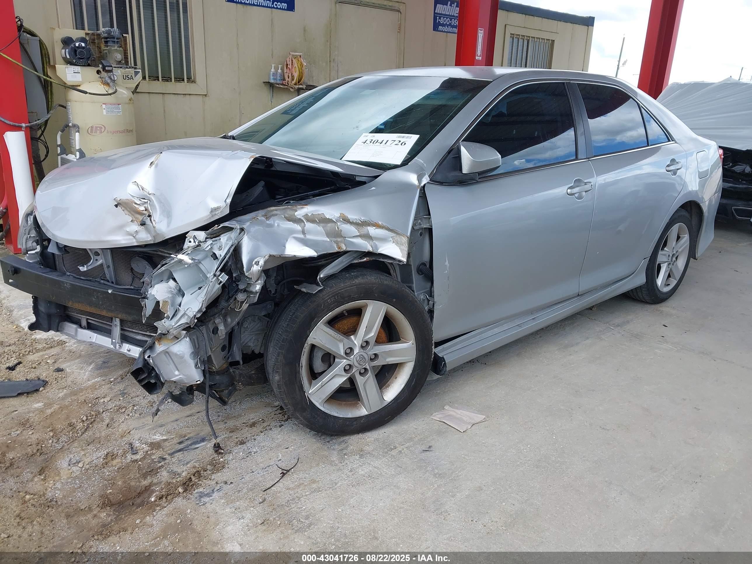 TOYOTA CAMRY image 2
