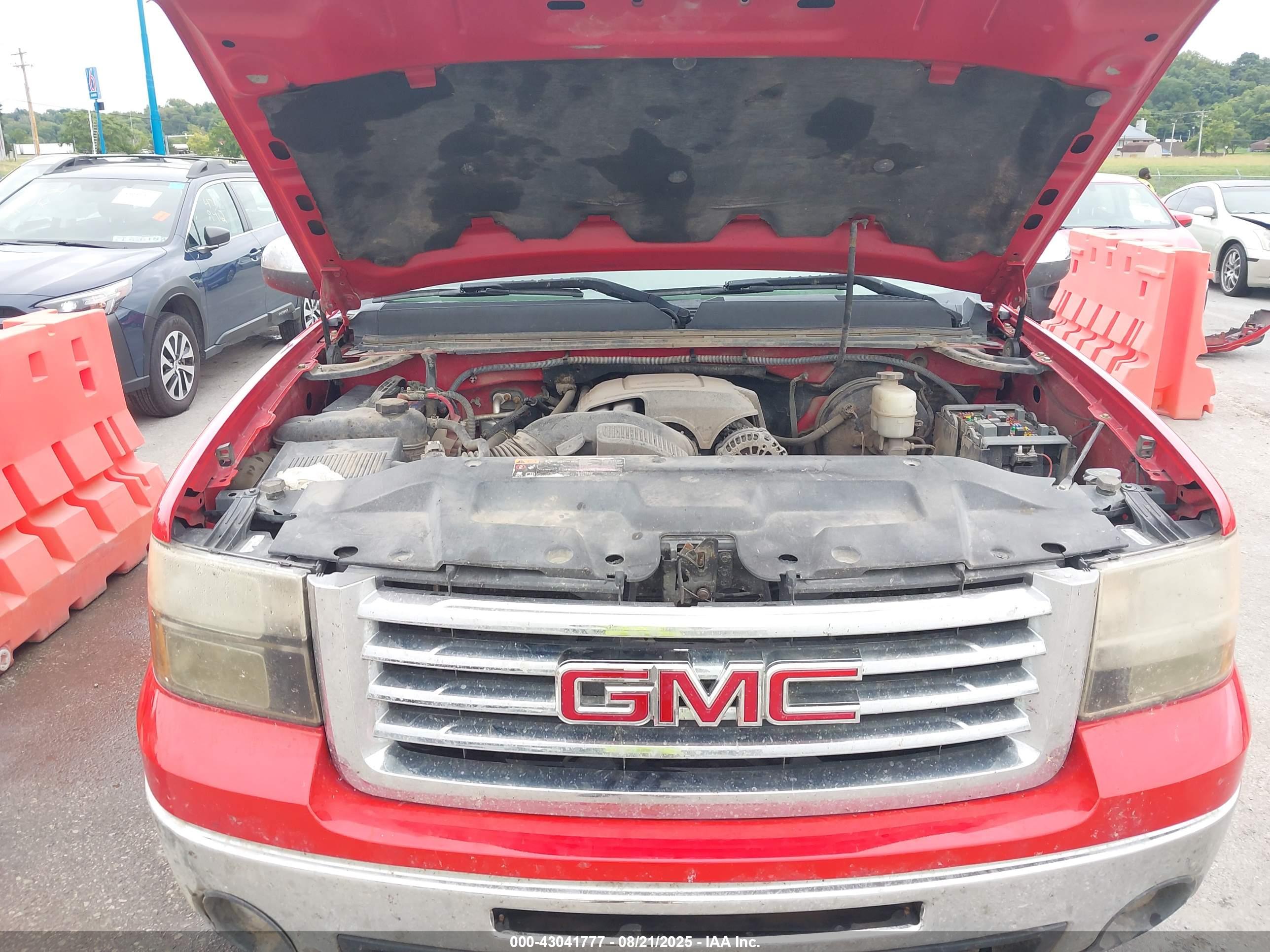 GMC SIERRA image 10
