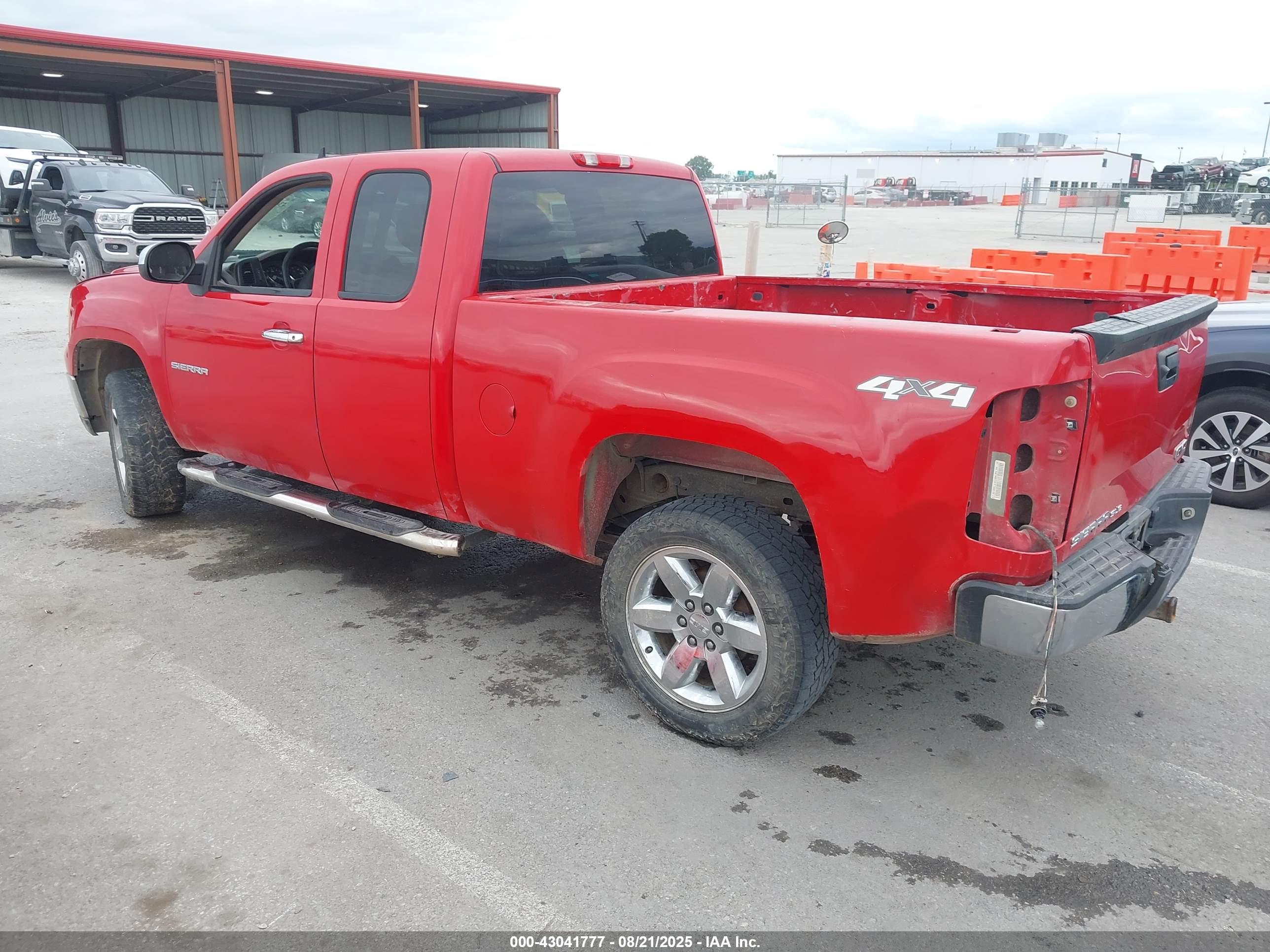 GMC SIERRA image 3
