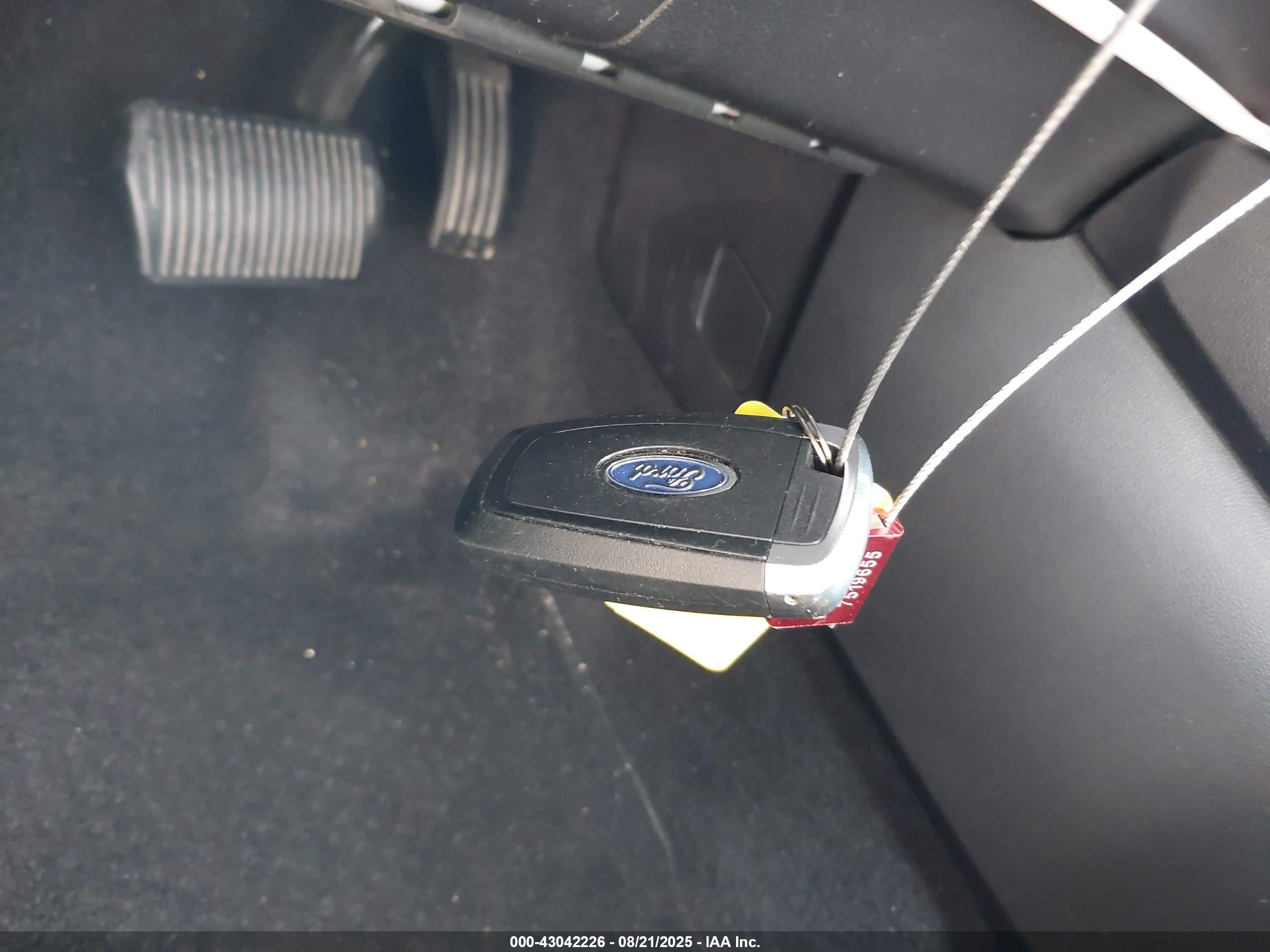 FORD ESCAPE image 11