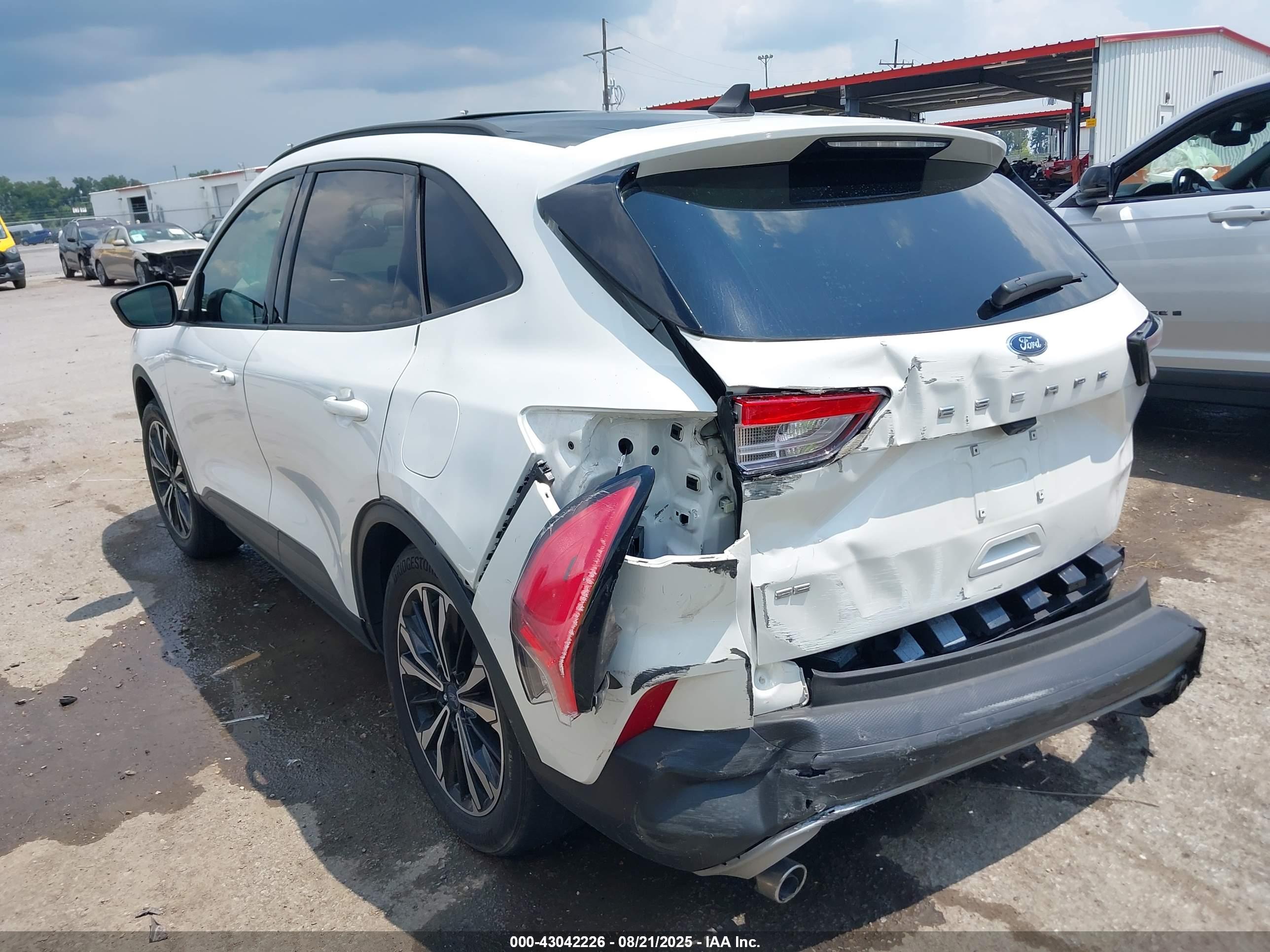 FORD ESCAPE image 3