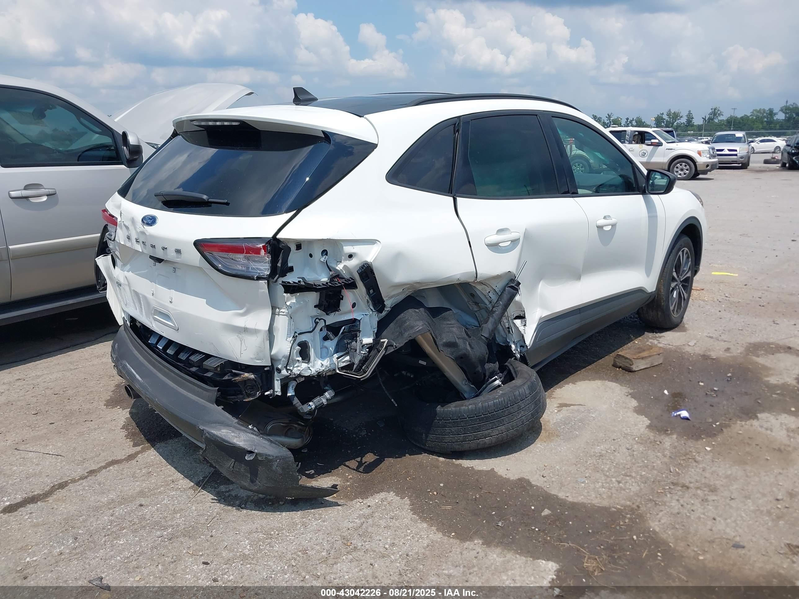 FORD ESCAPE image 4
