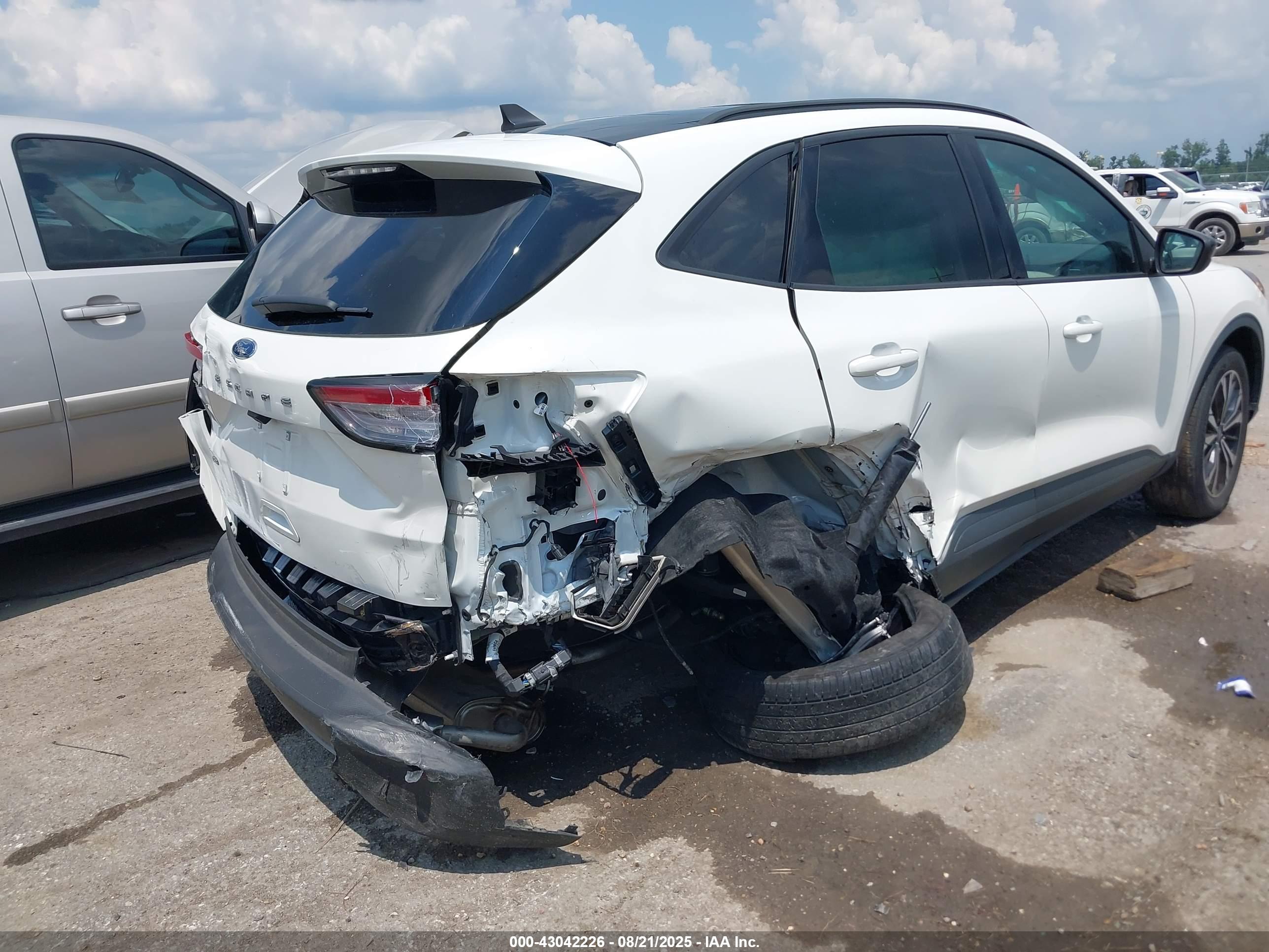 FORD ESCAPE image 6