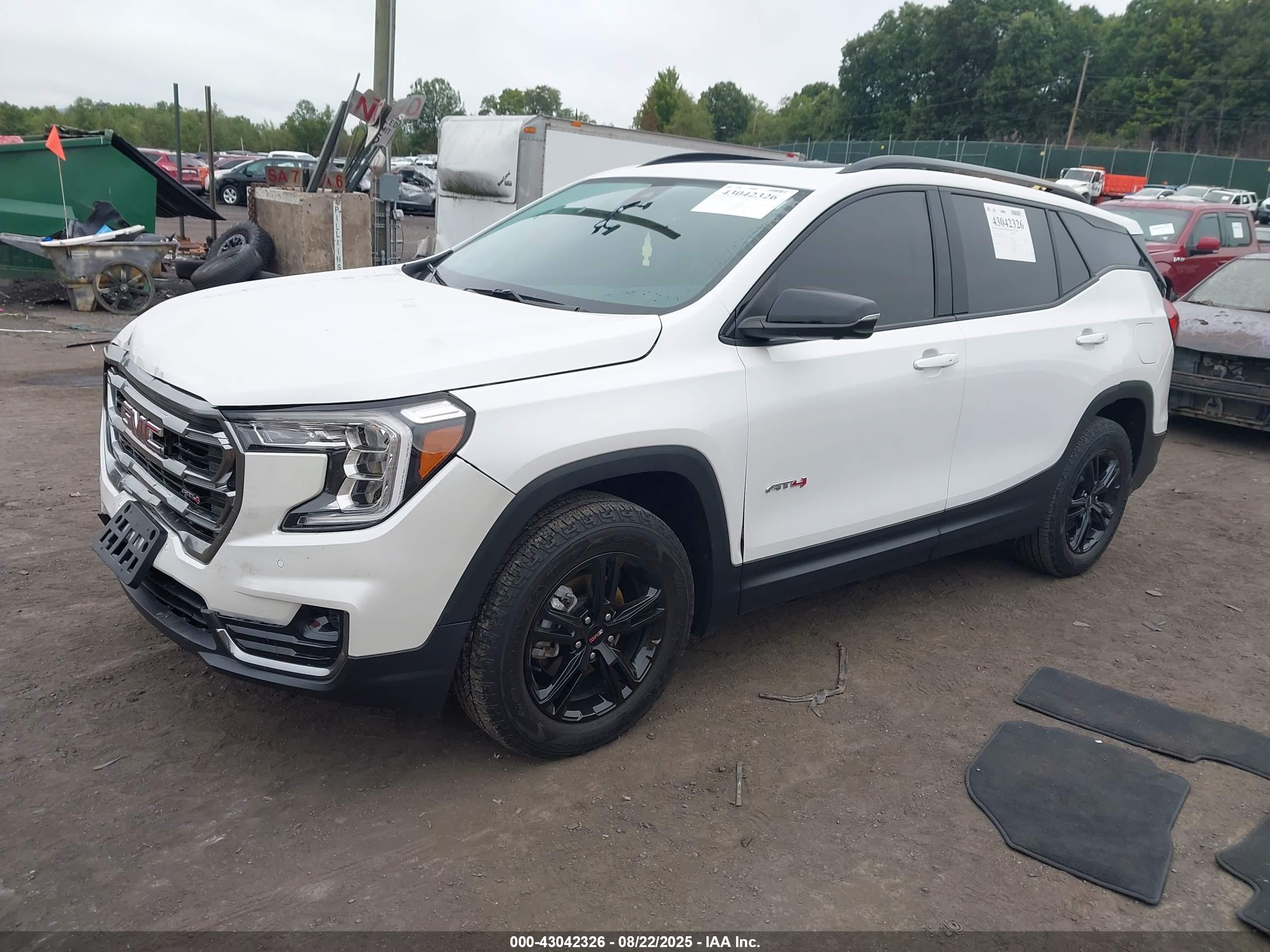 GMC TERRAIN image 2
