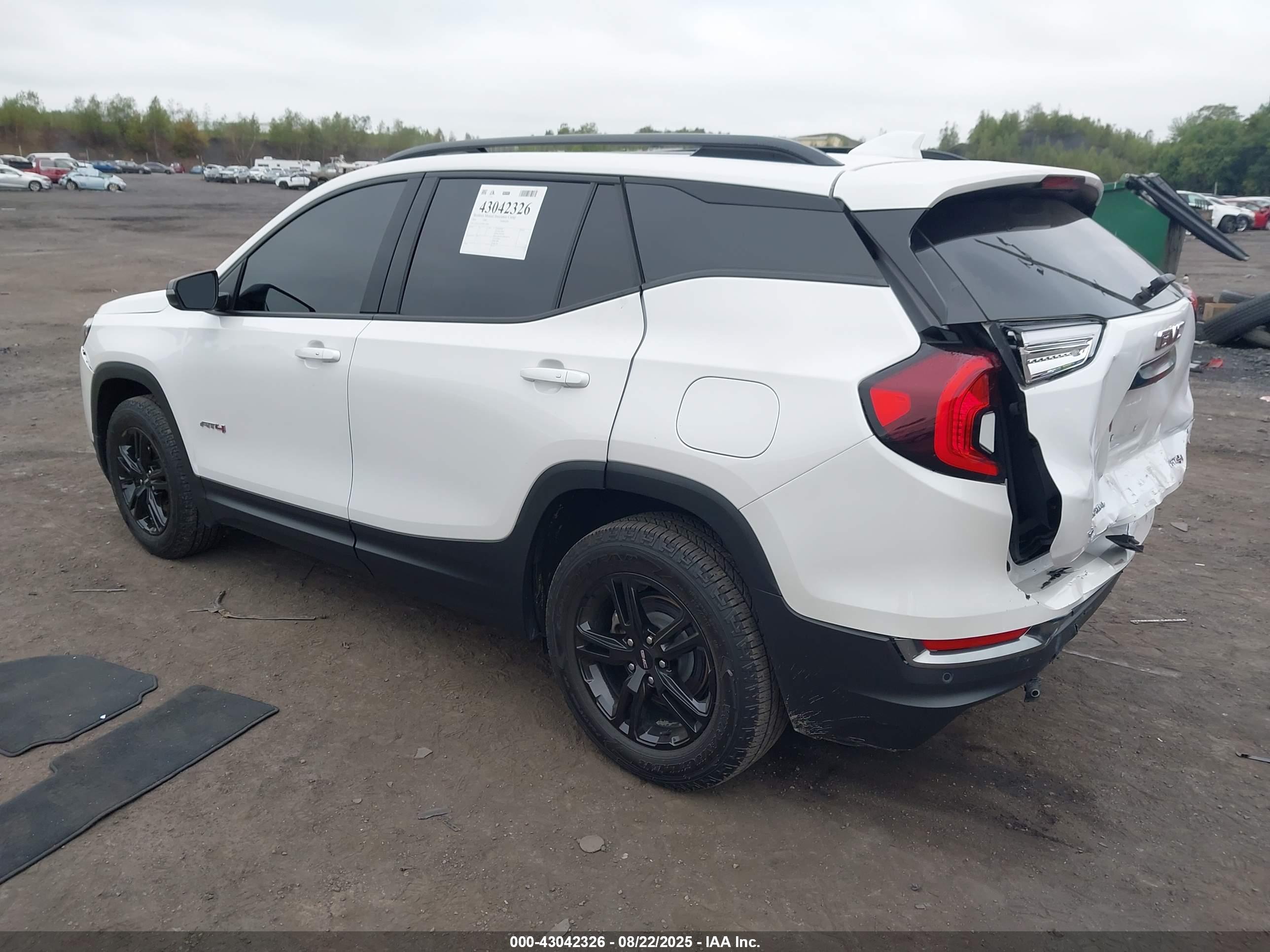 GMC TERRAIN image 3