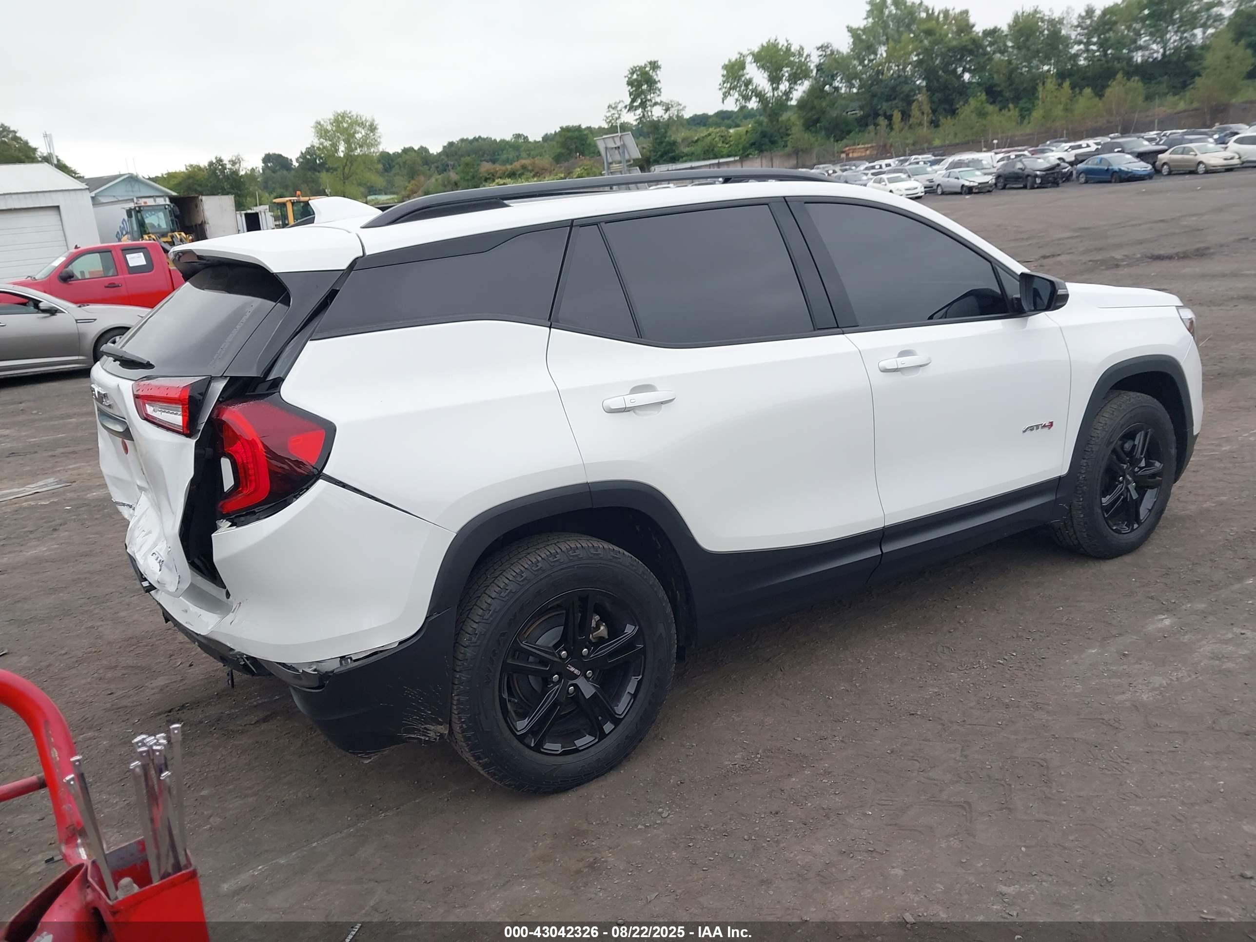GMC TERRAIN image 4
