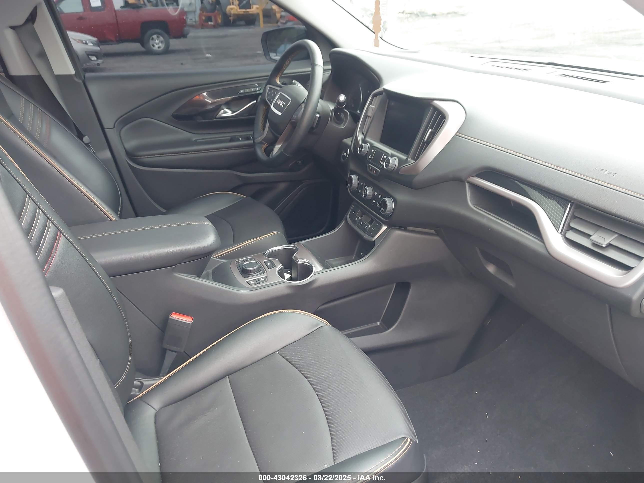 GMC TERRAIN image 5