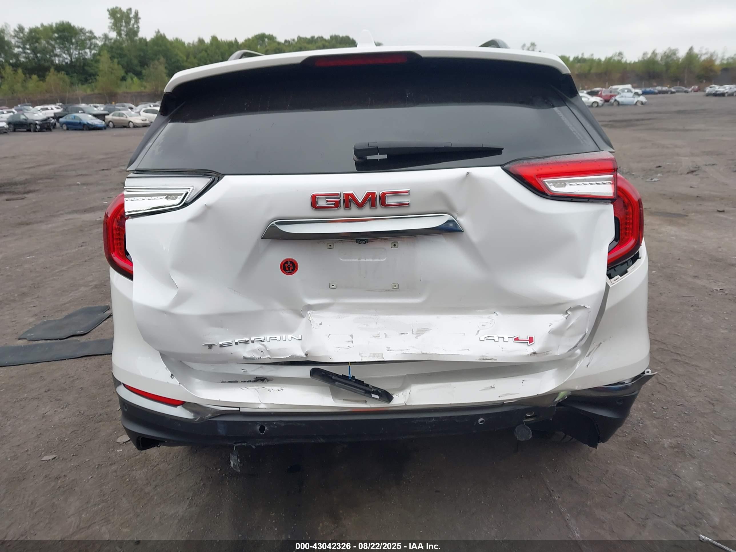 GMC TERRAIN image 6