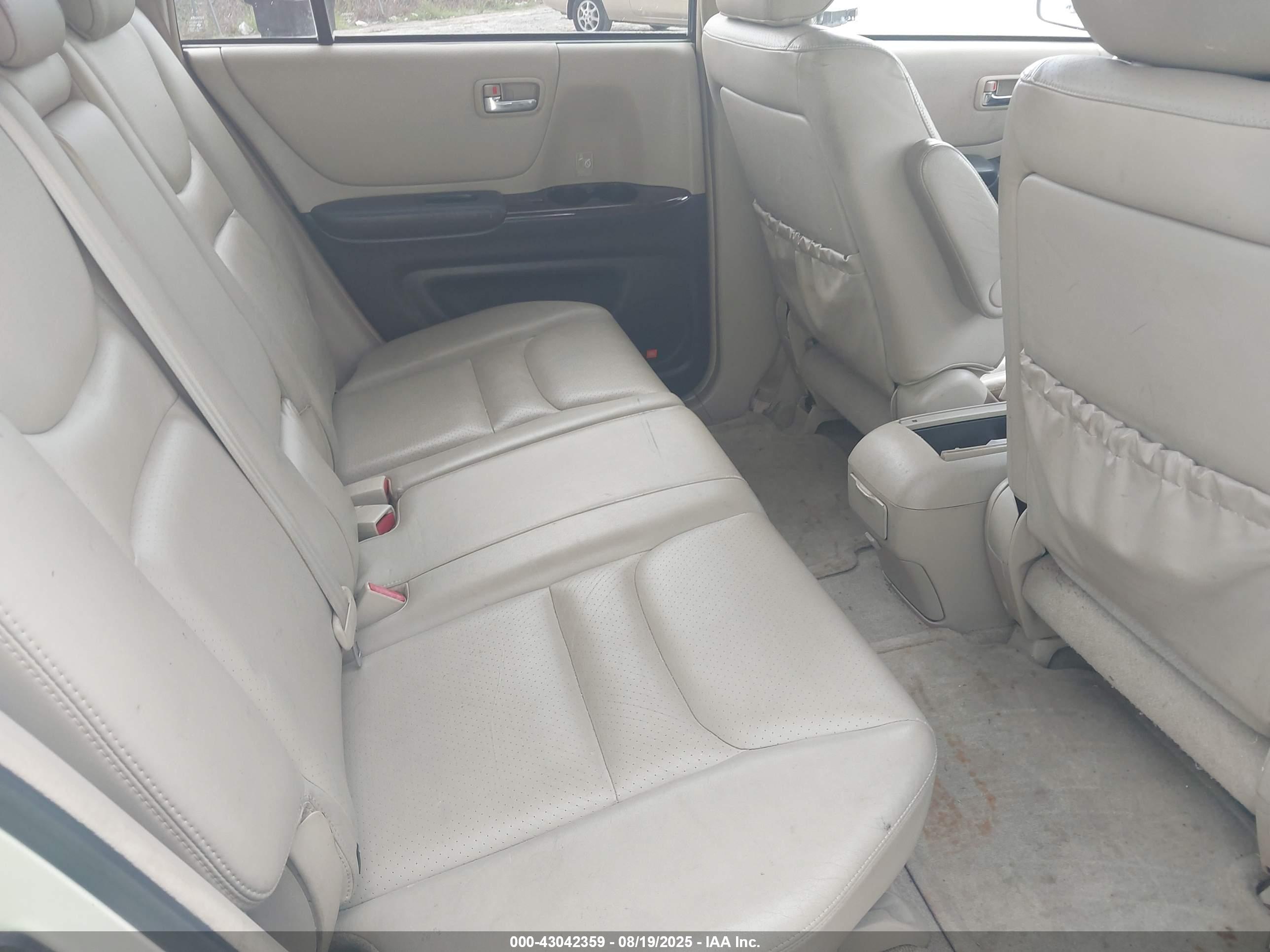 TOYOTA HIGHLANDER image 8