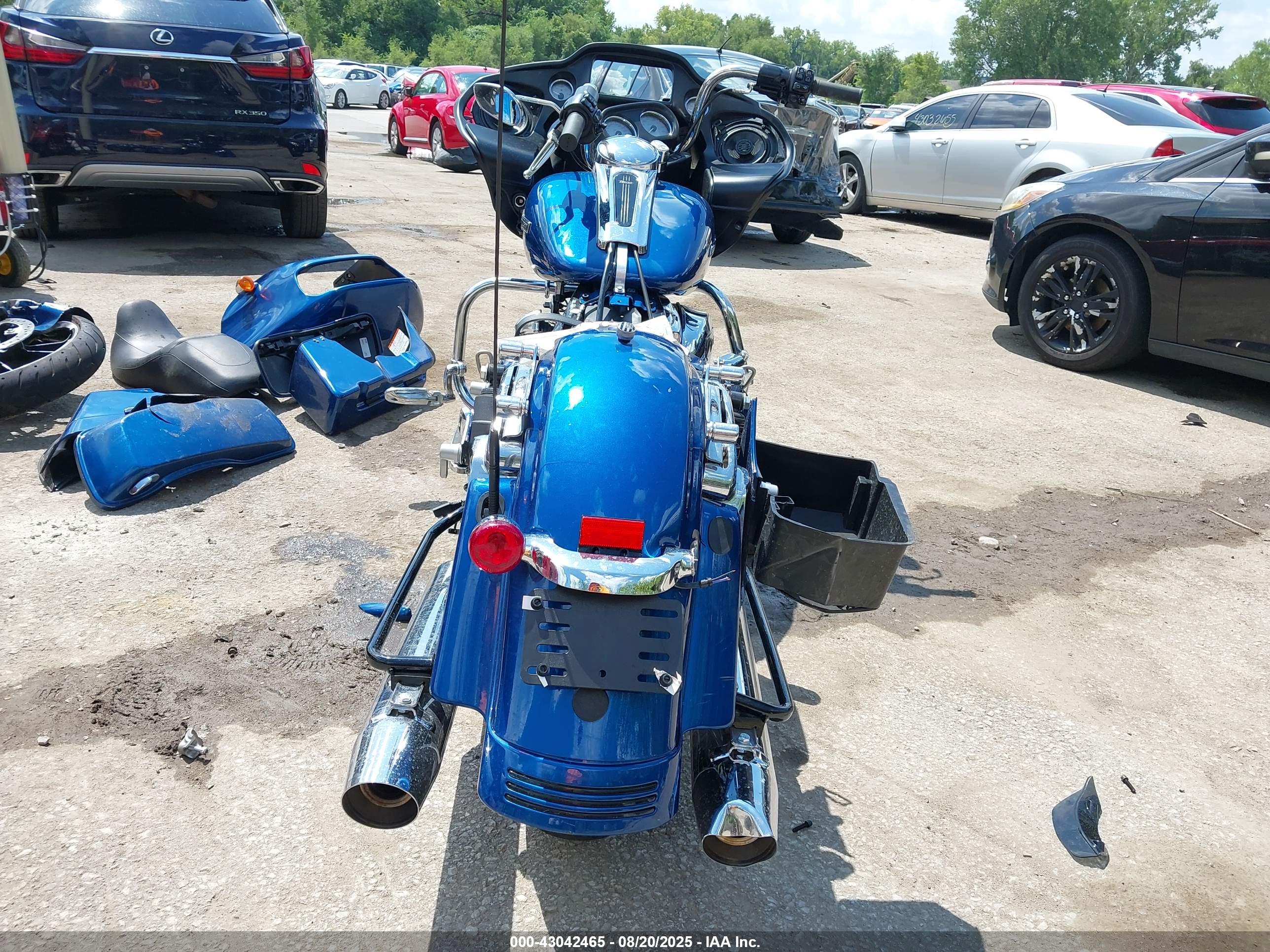 HARLEY-DAVIDSON FLTRX image 6