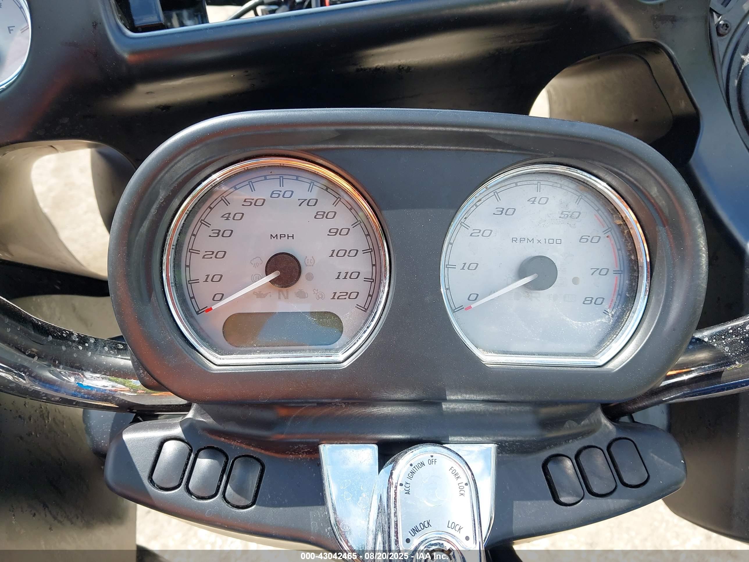 HARLEY-DAVIDSON FLTRX image 7