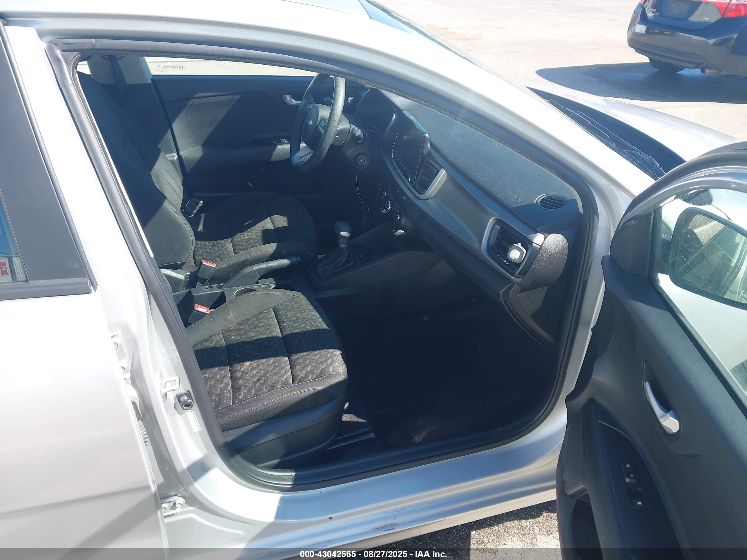 KIA RIO image 5