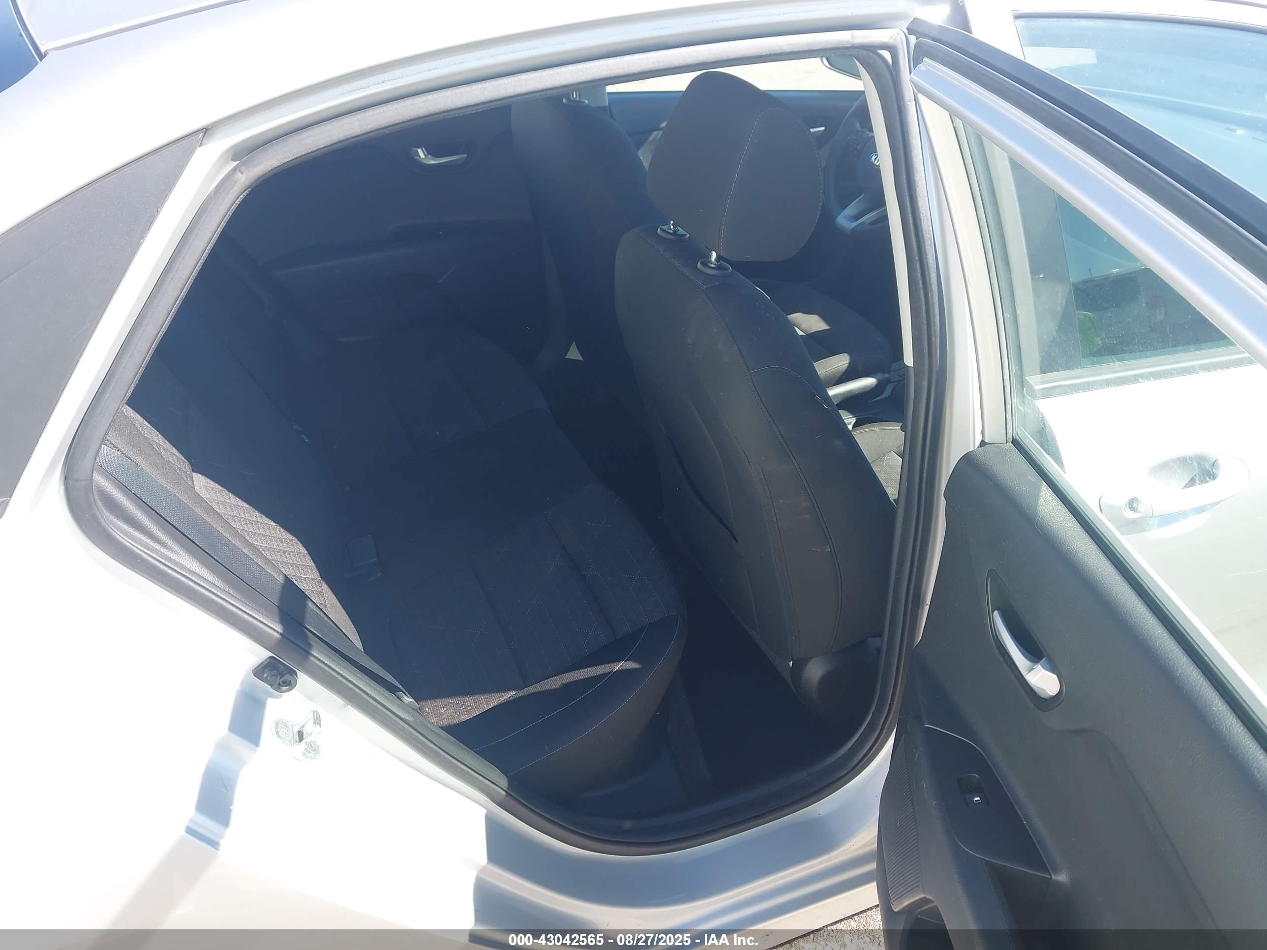 KIA RIO image 8