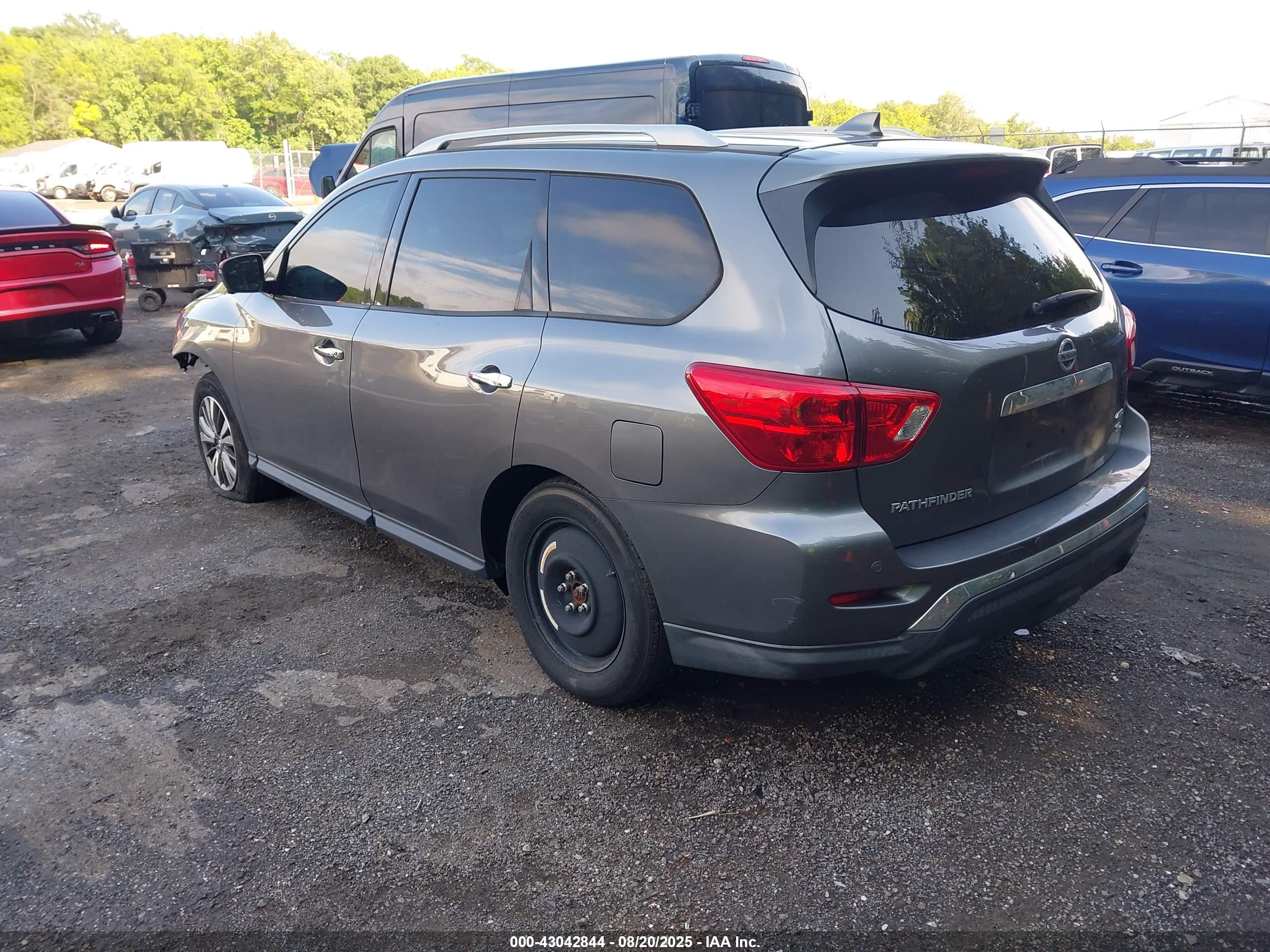 NISSAN PATHFINDER image 3