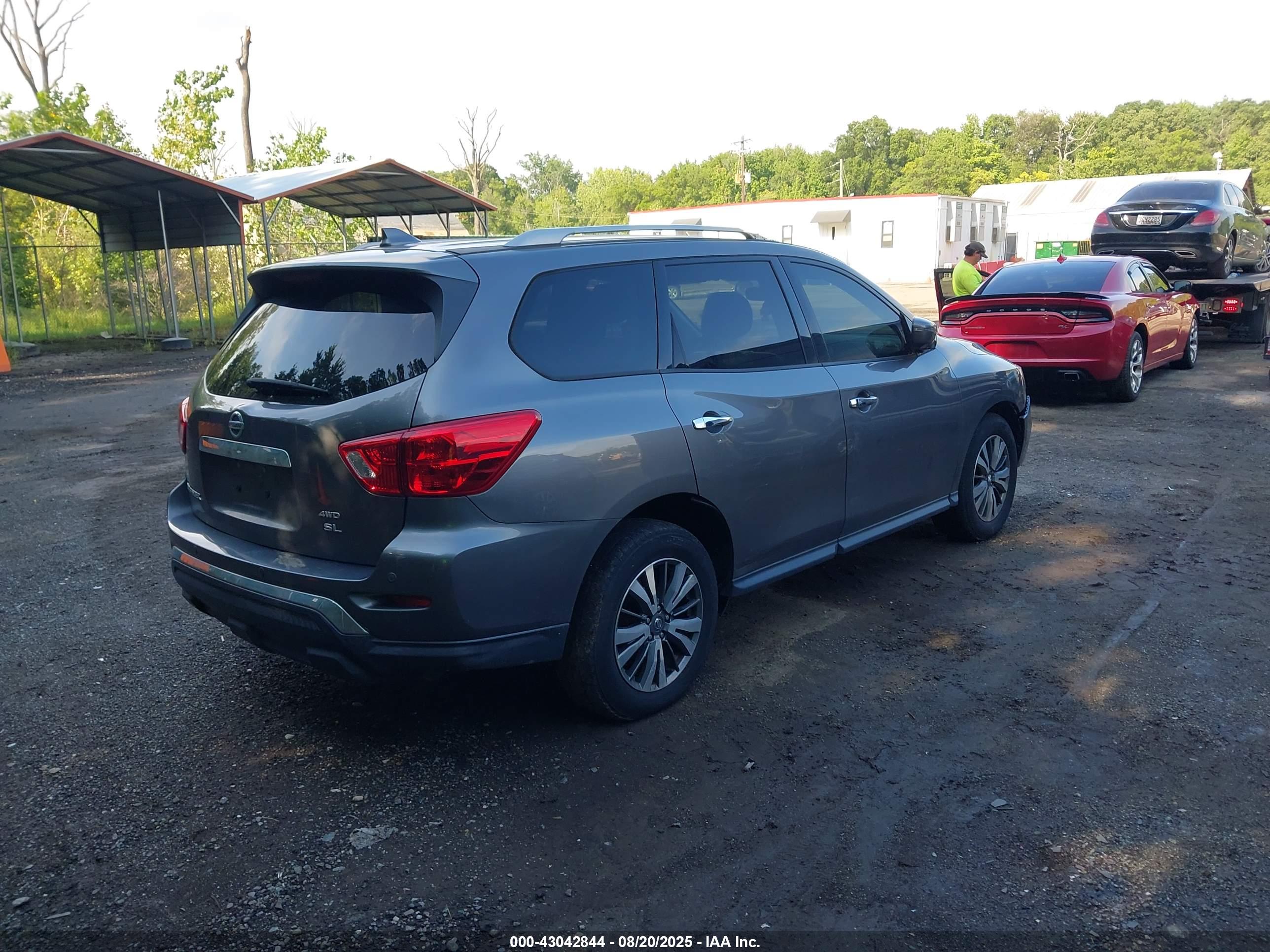 NISSAN PATHFINDER image 4