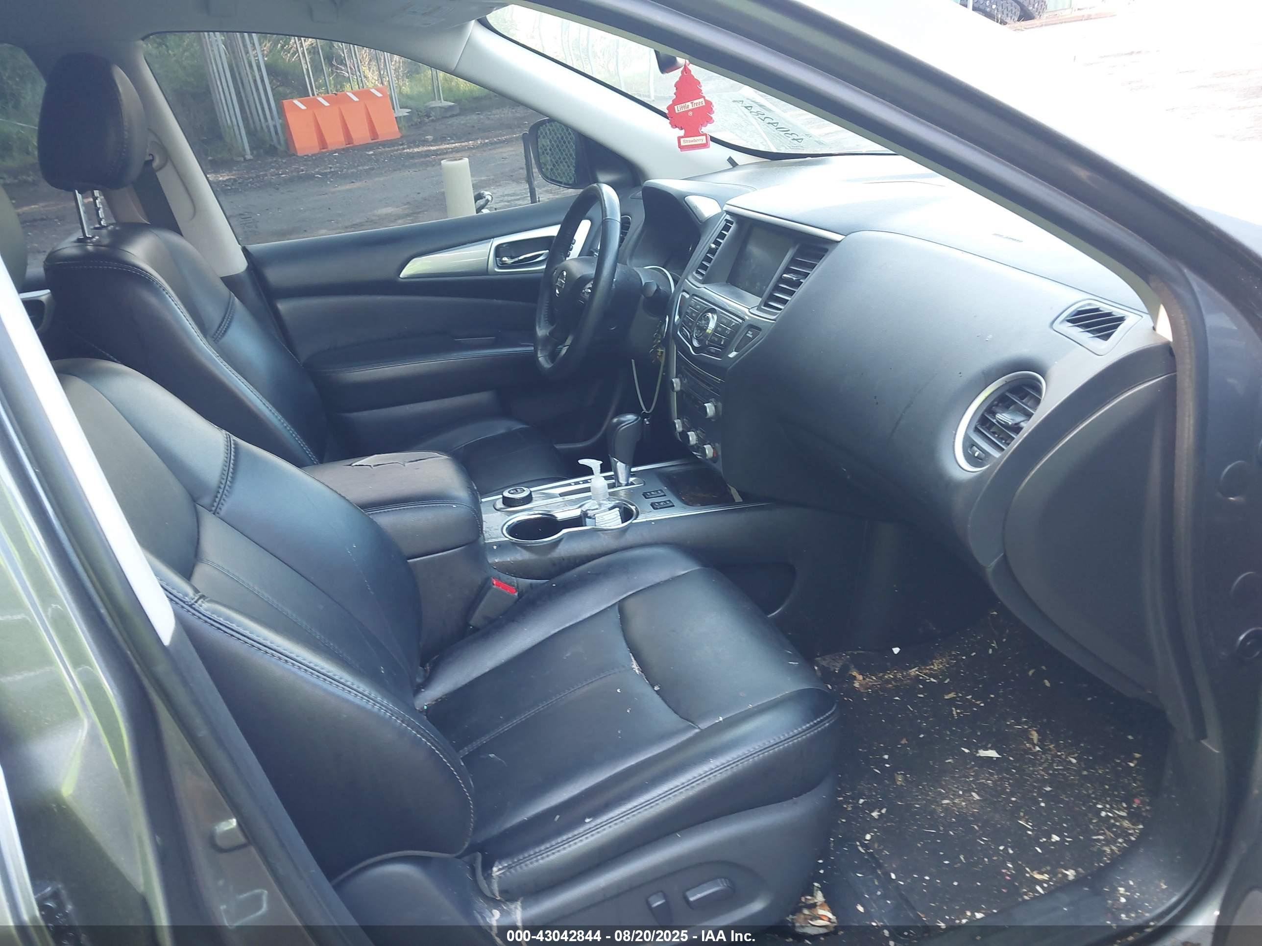 NISSAN PATHFINDER image 5