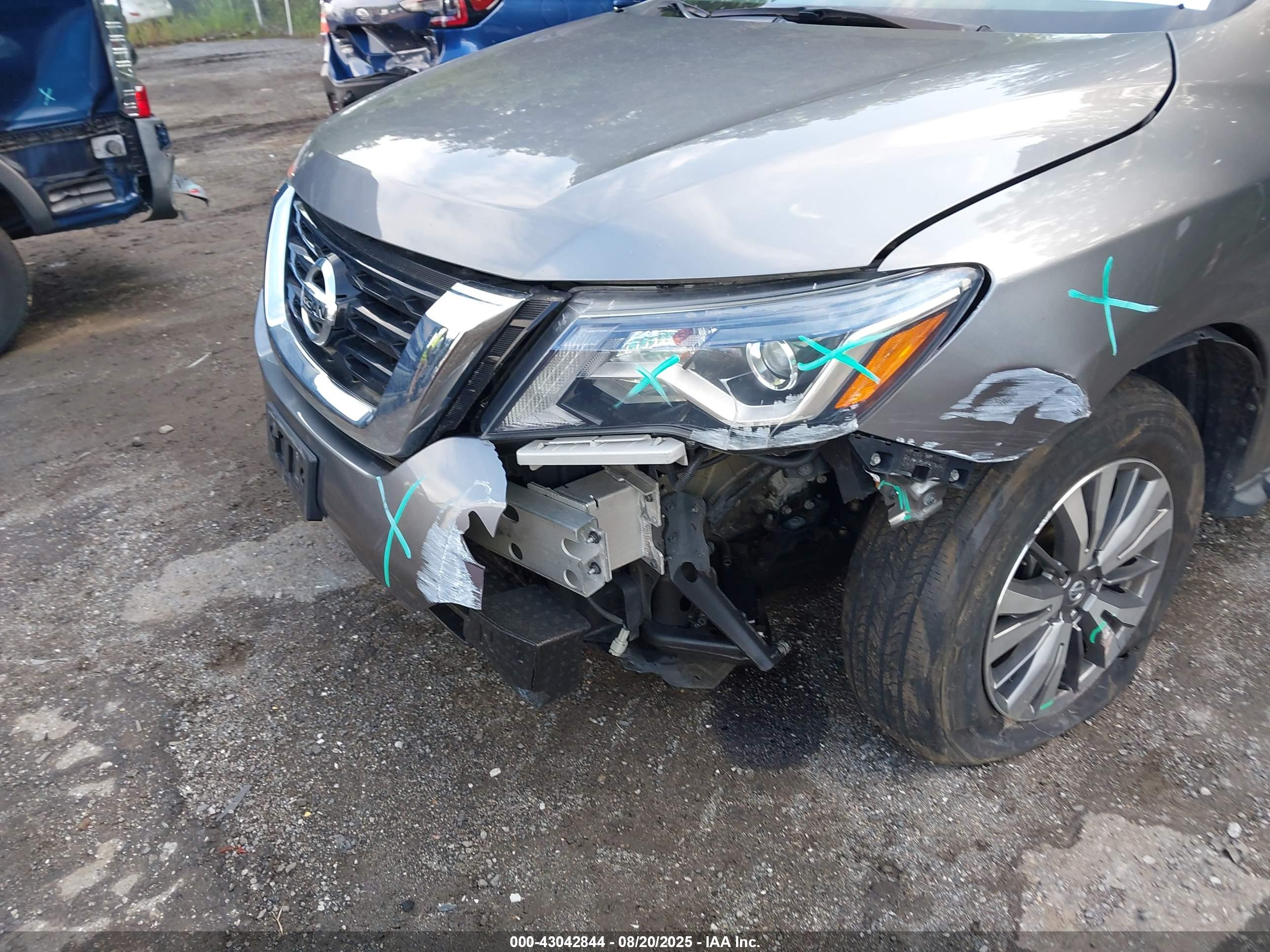 NISSAN PATHFINDER image 6