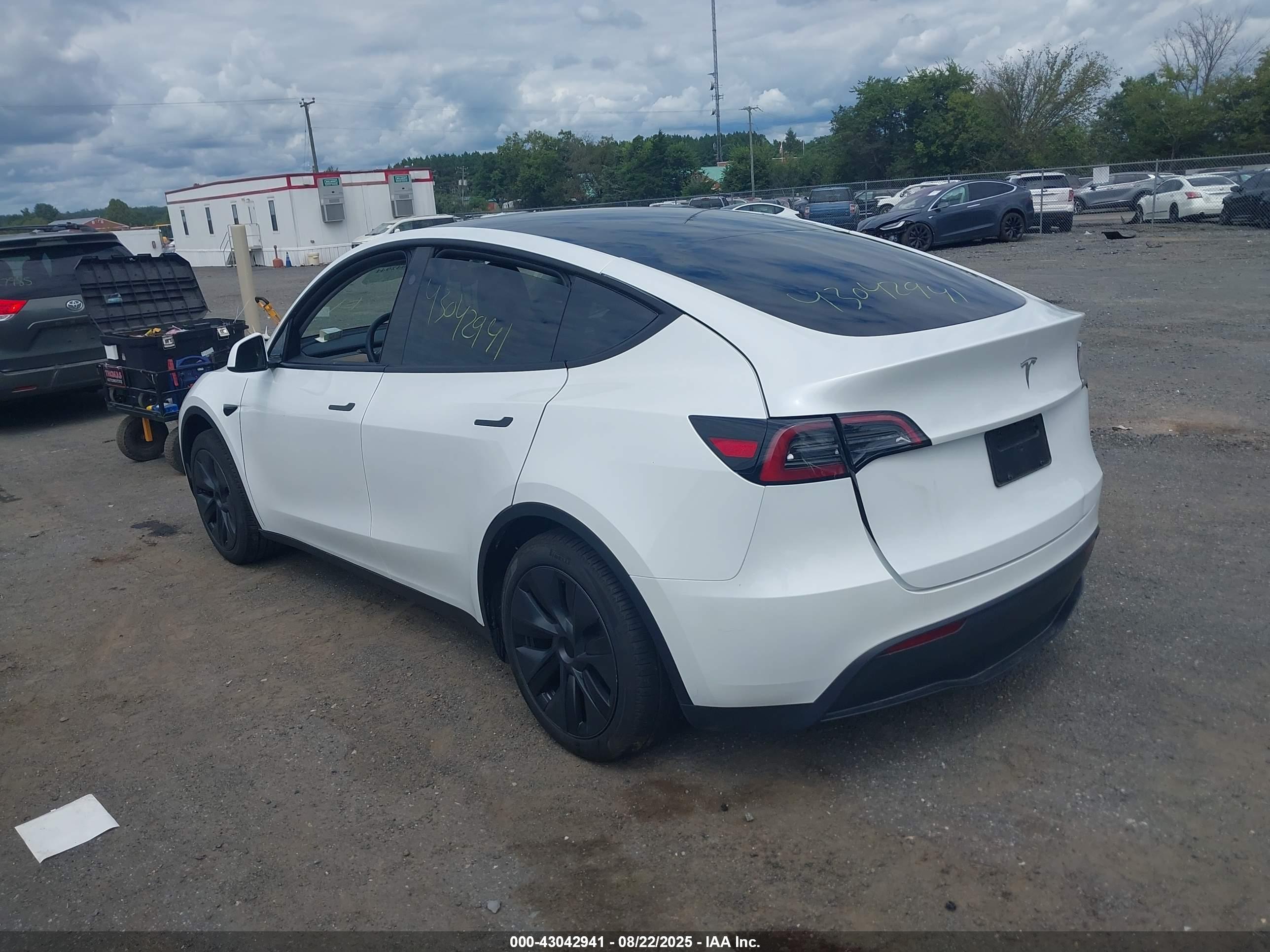 TESLA MODEL image 3