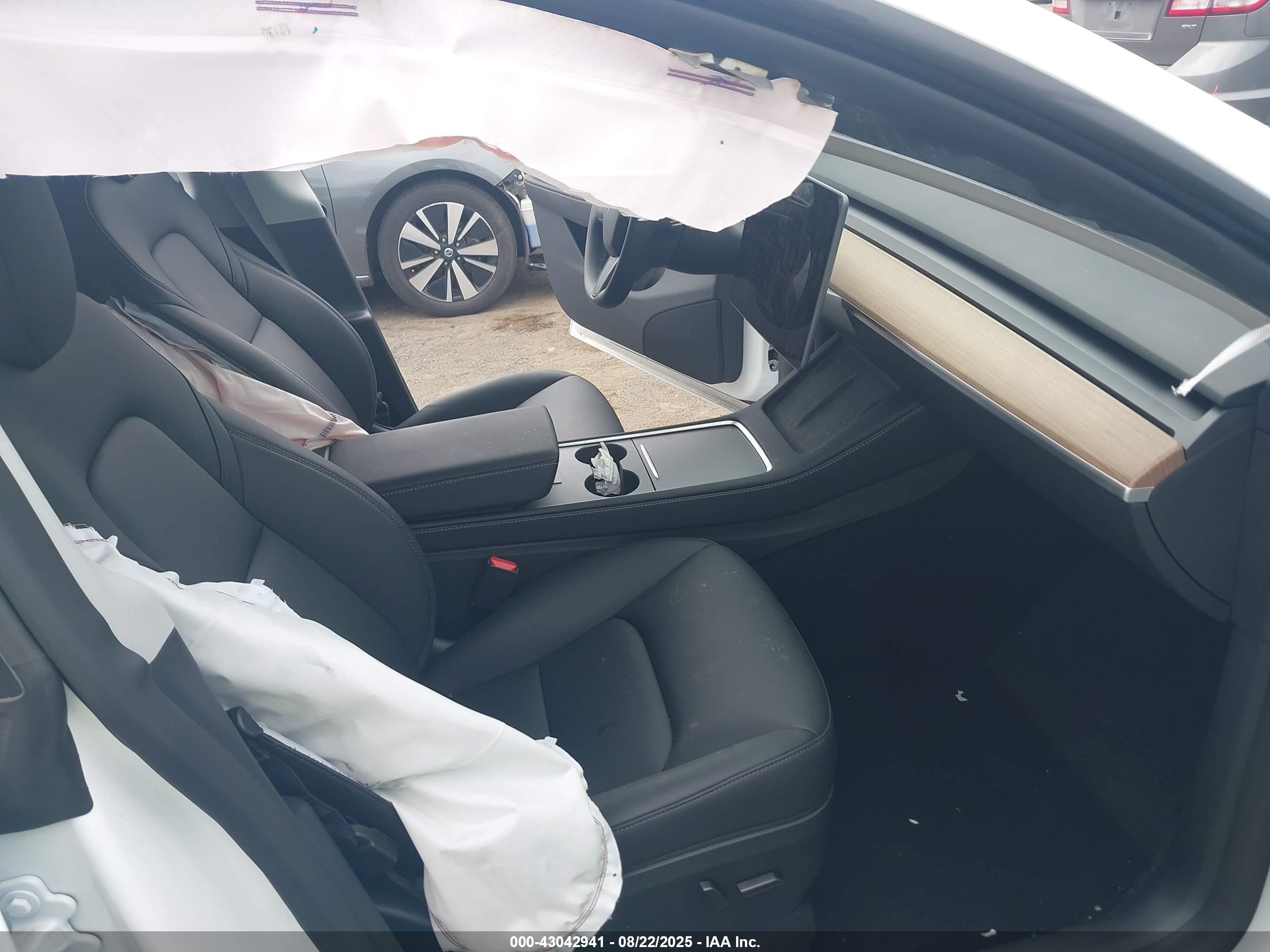 TESLA MODEL image 5