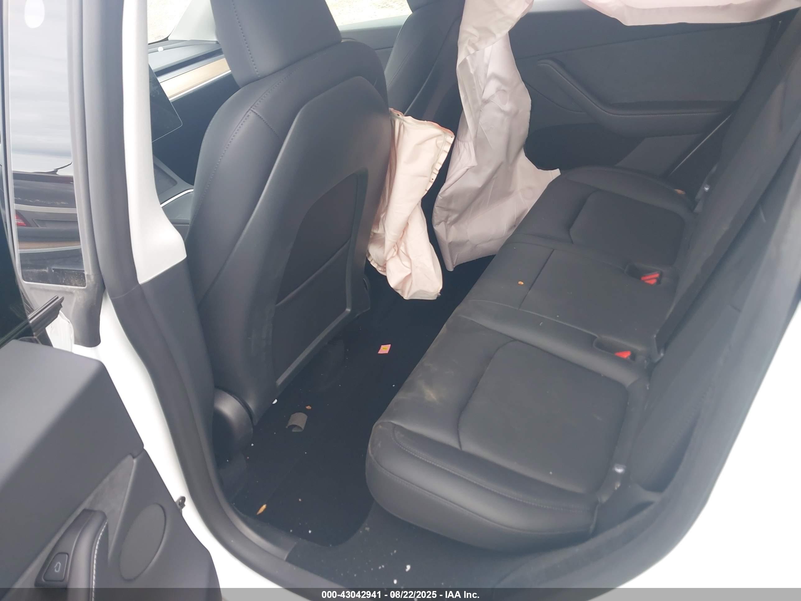 TESLA MODEL image 8