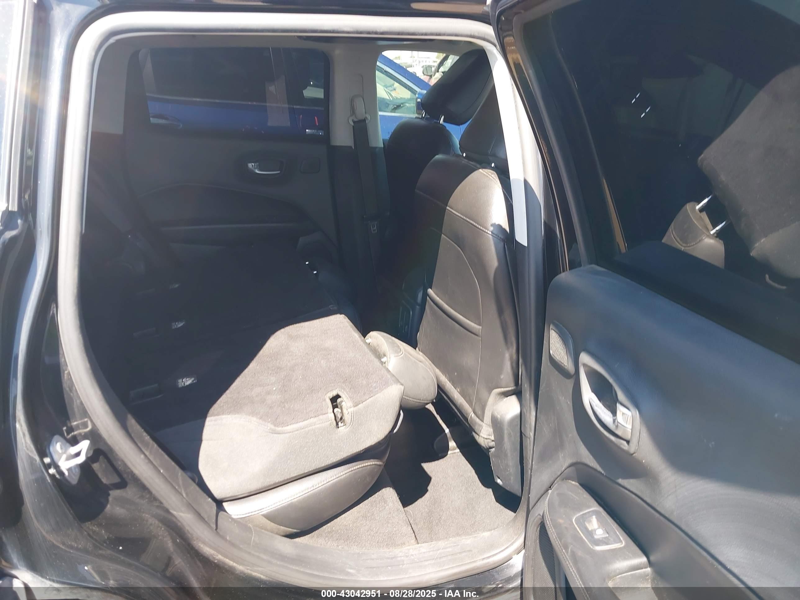 JEEP COMPASS image 8