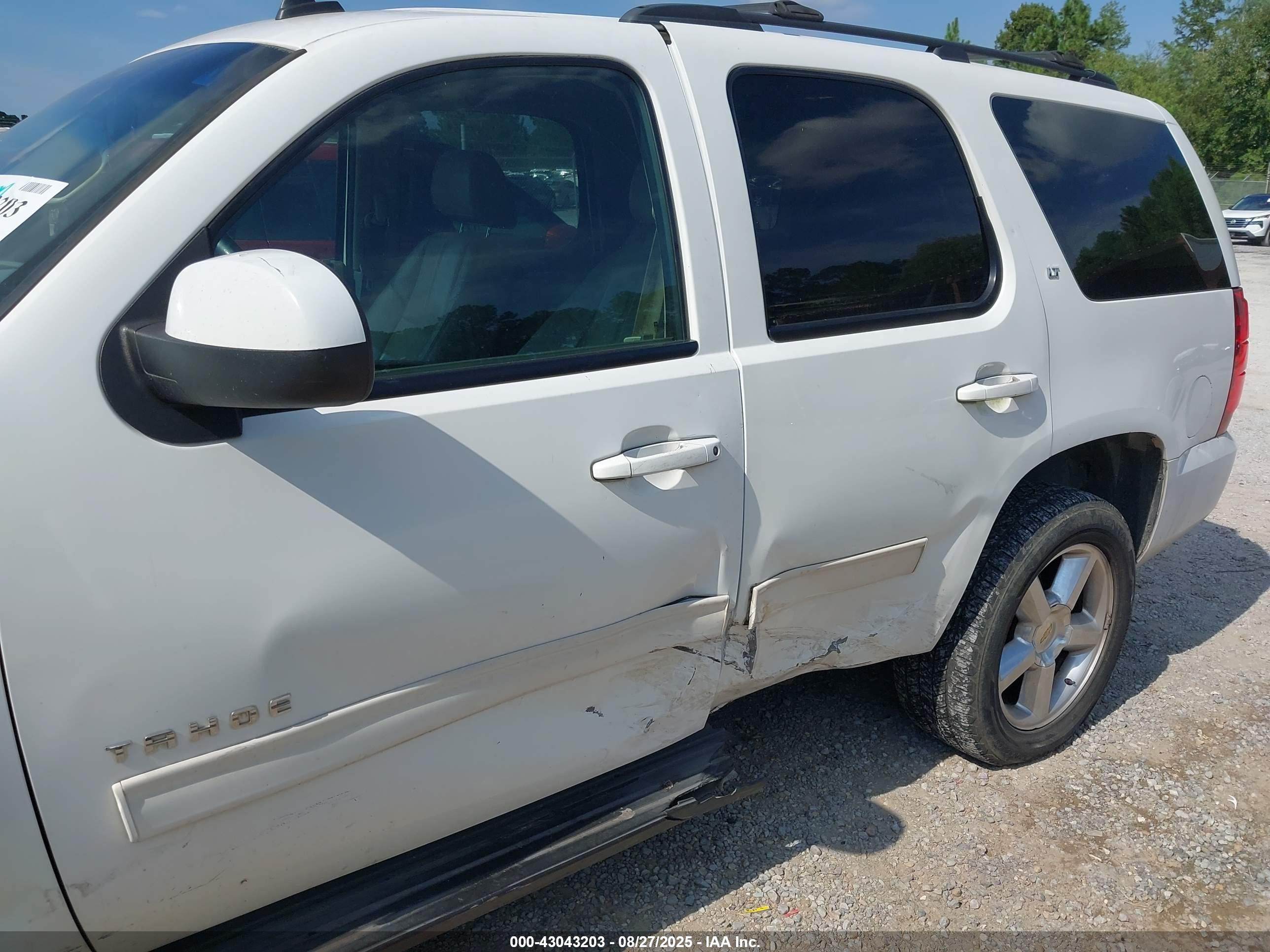 CHEVROLET TAHOE image 6