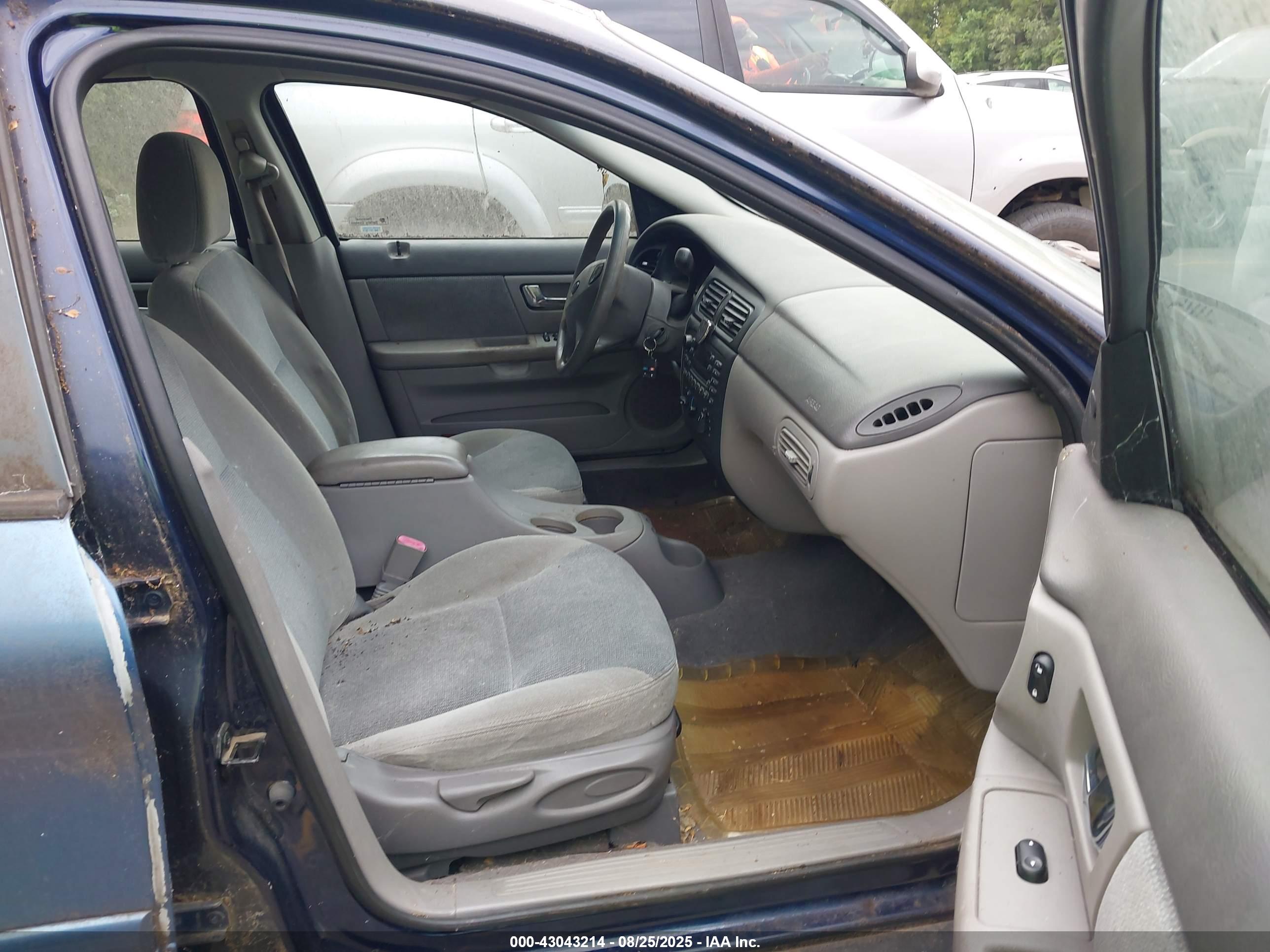 FORD TAURUS image 5