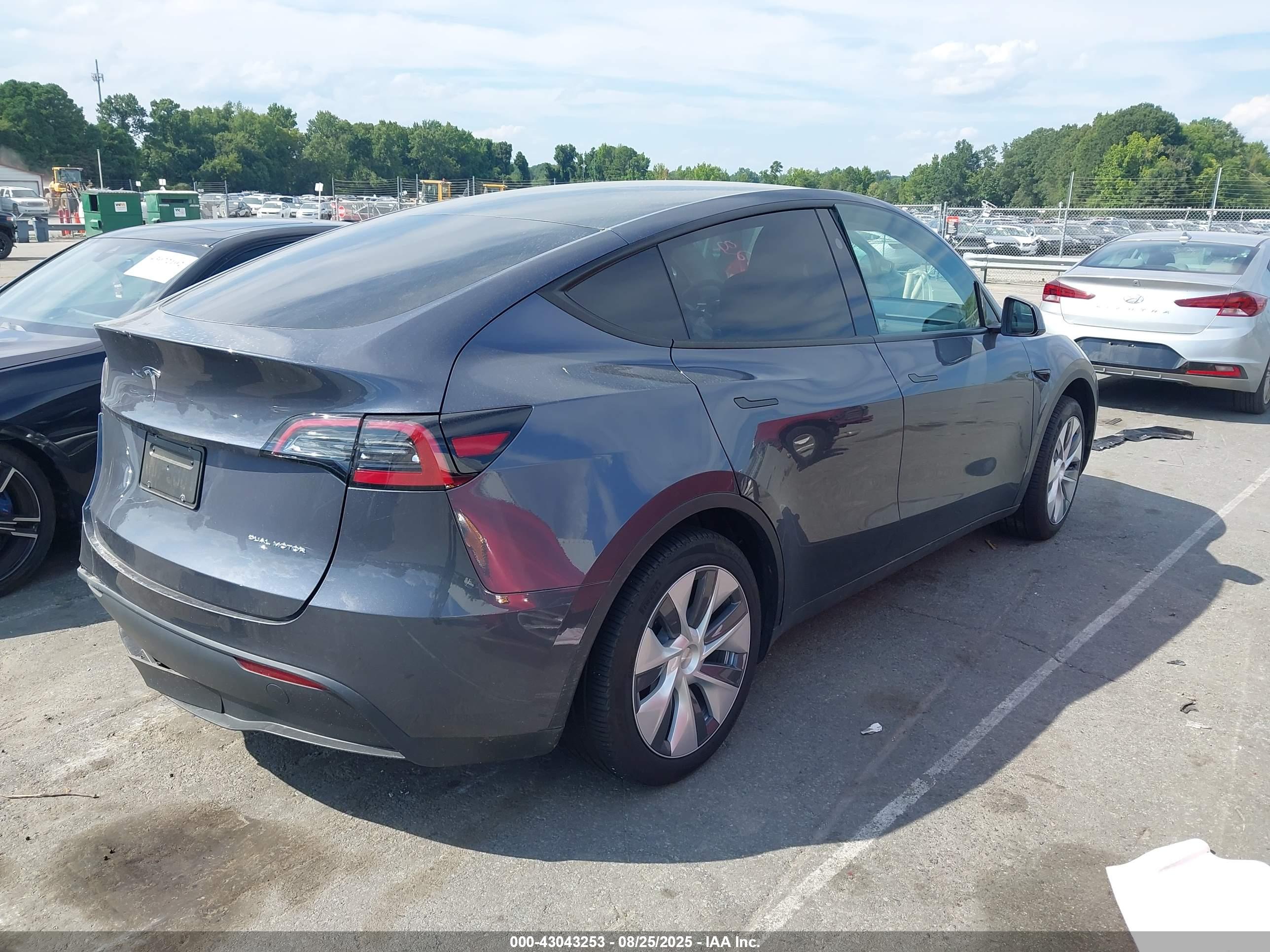 TESLA MODEL image 4