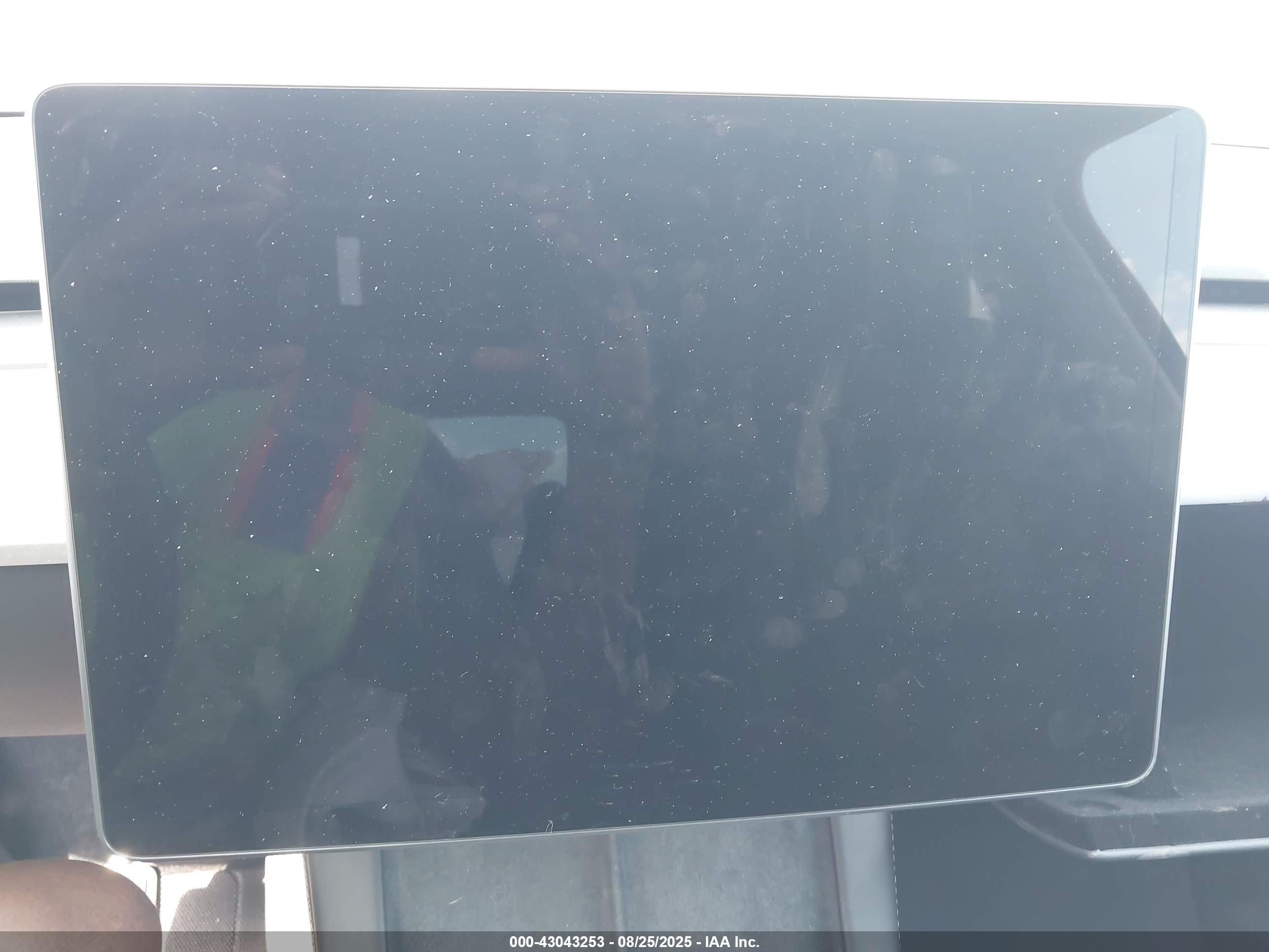 TESLA MODEL image 7
