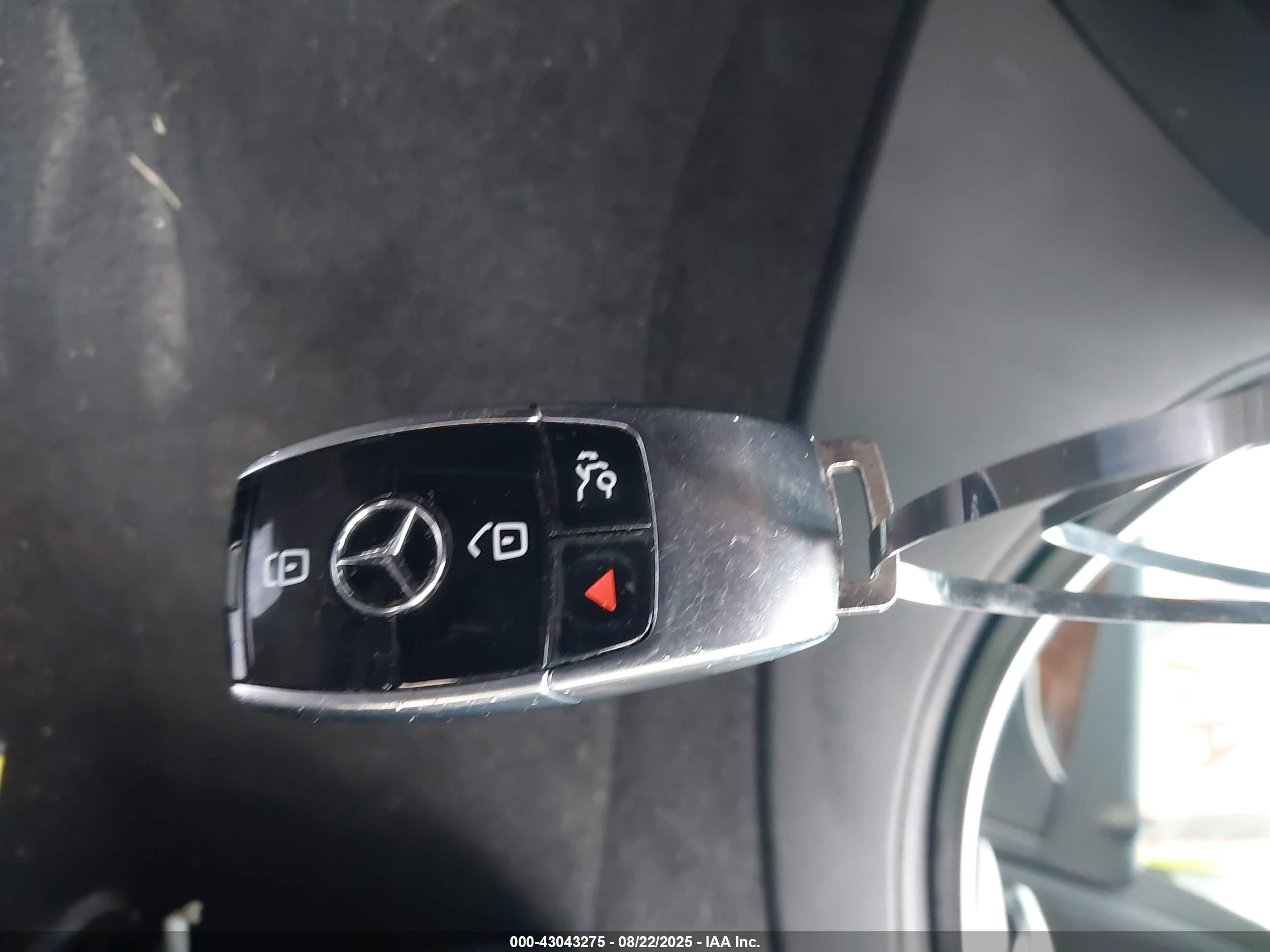 MERCEDES-BENZ E image 11