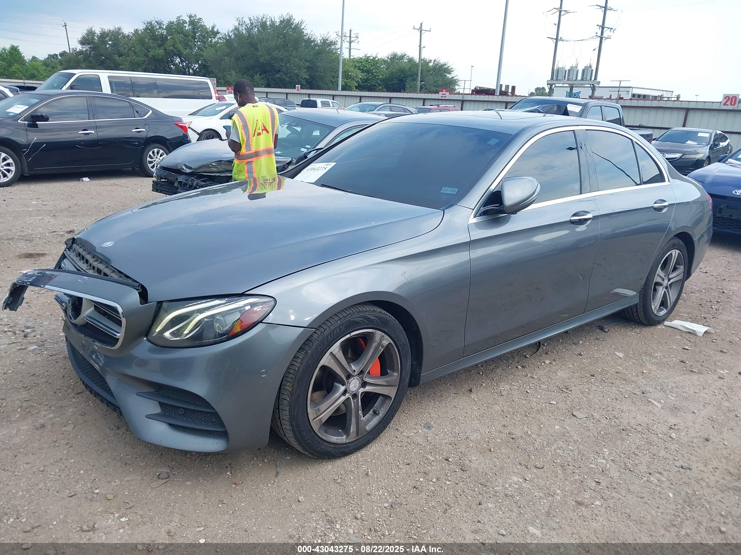 MERCEDES-BENZ E image 2