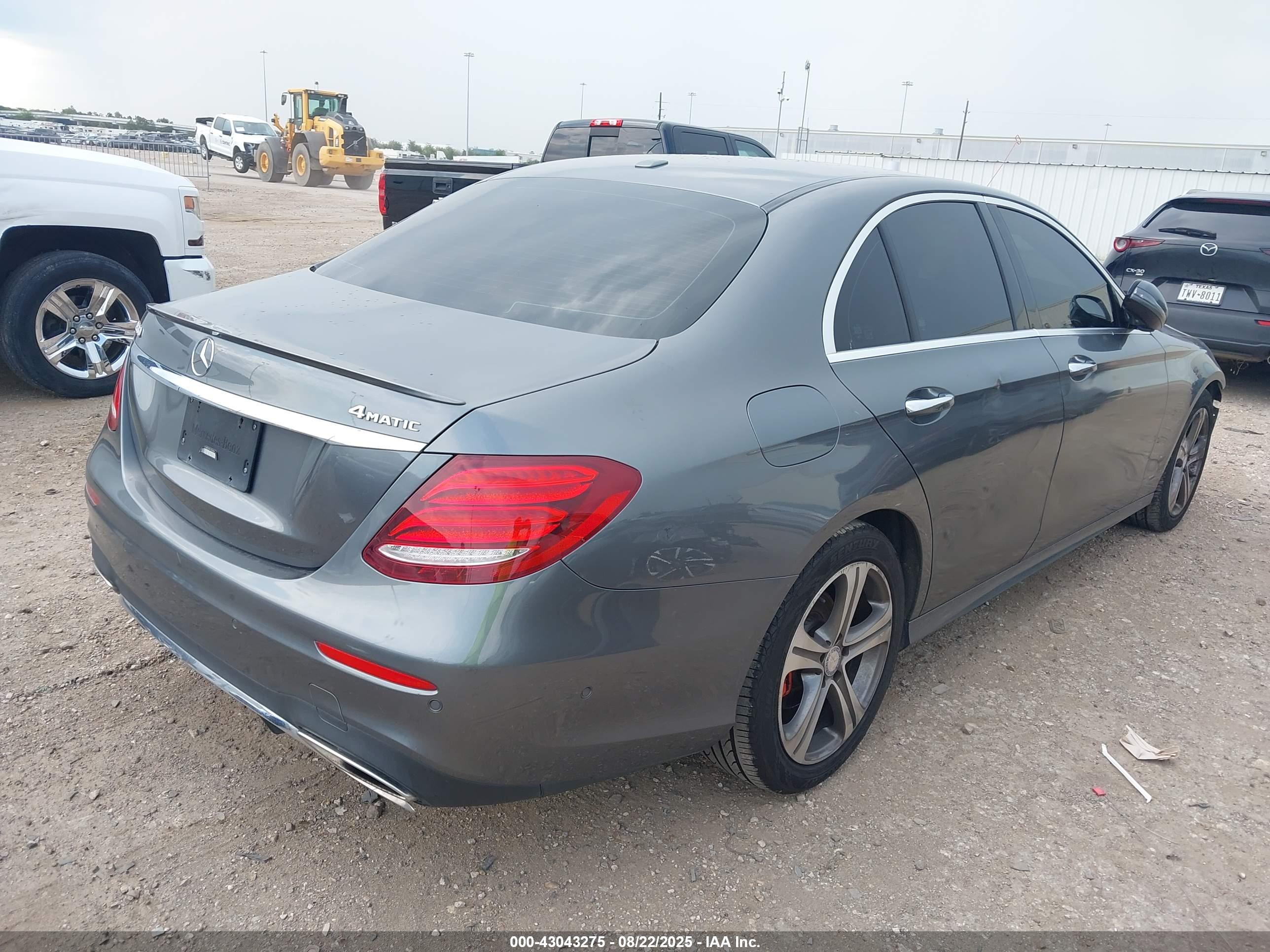 MERCEDES-BENZ E image 4
