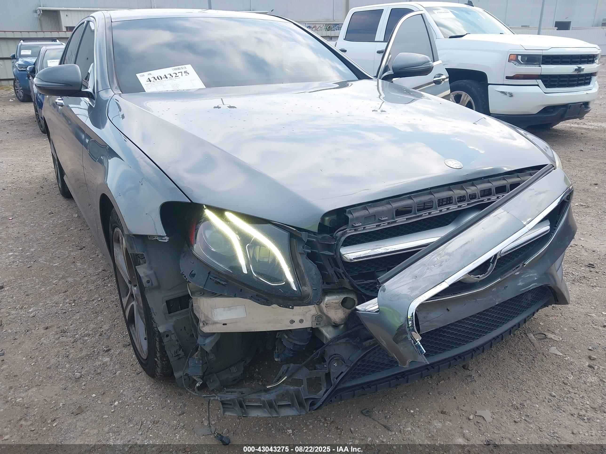 MERCEDES-BENZ E image 6