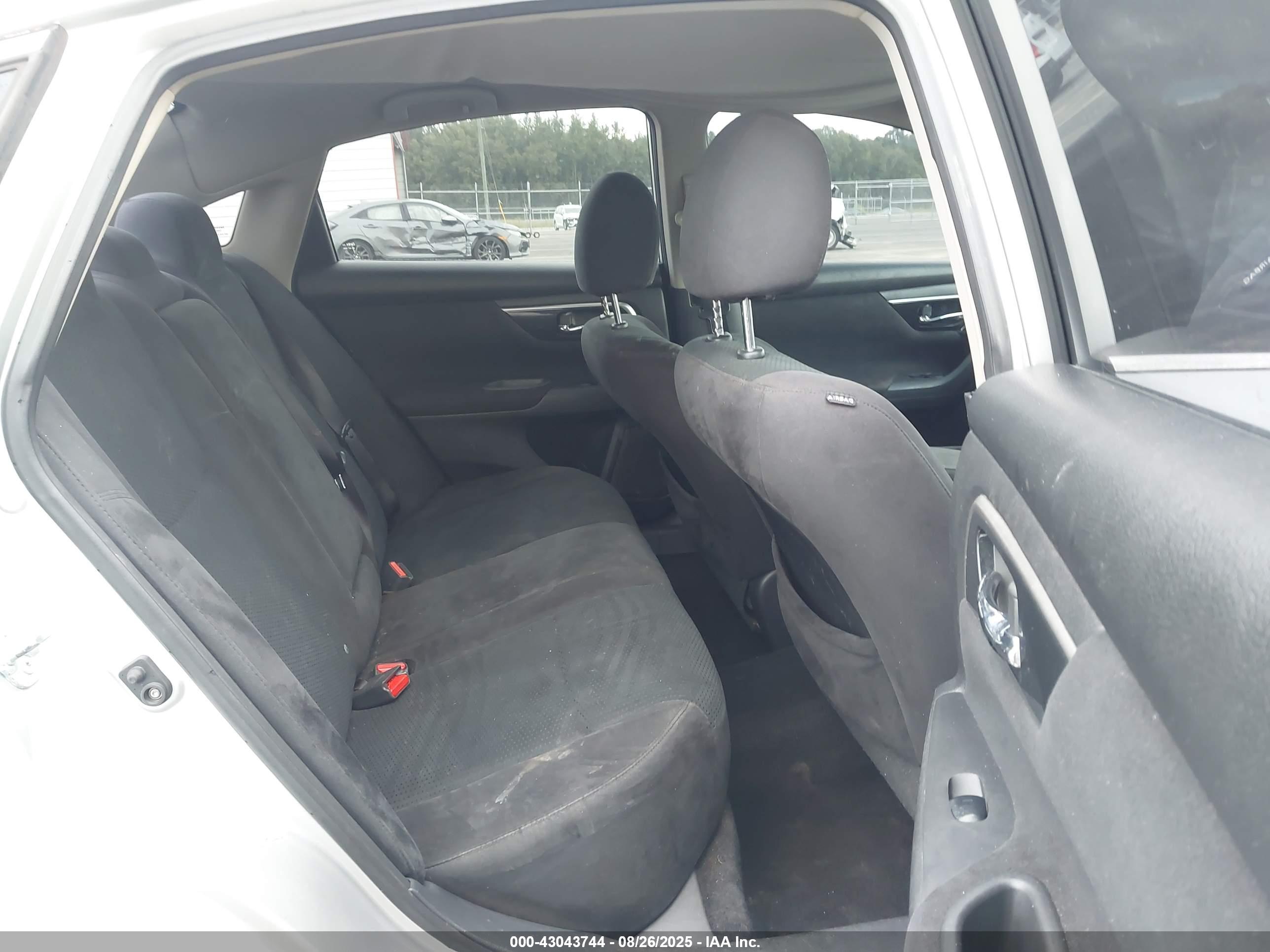 NISSAN ALTIMA image 8