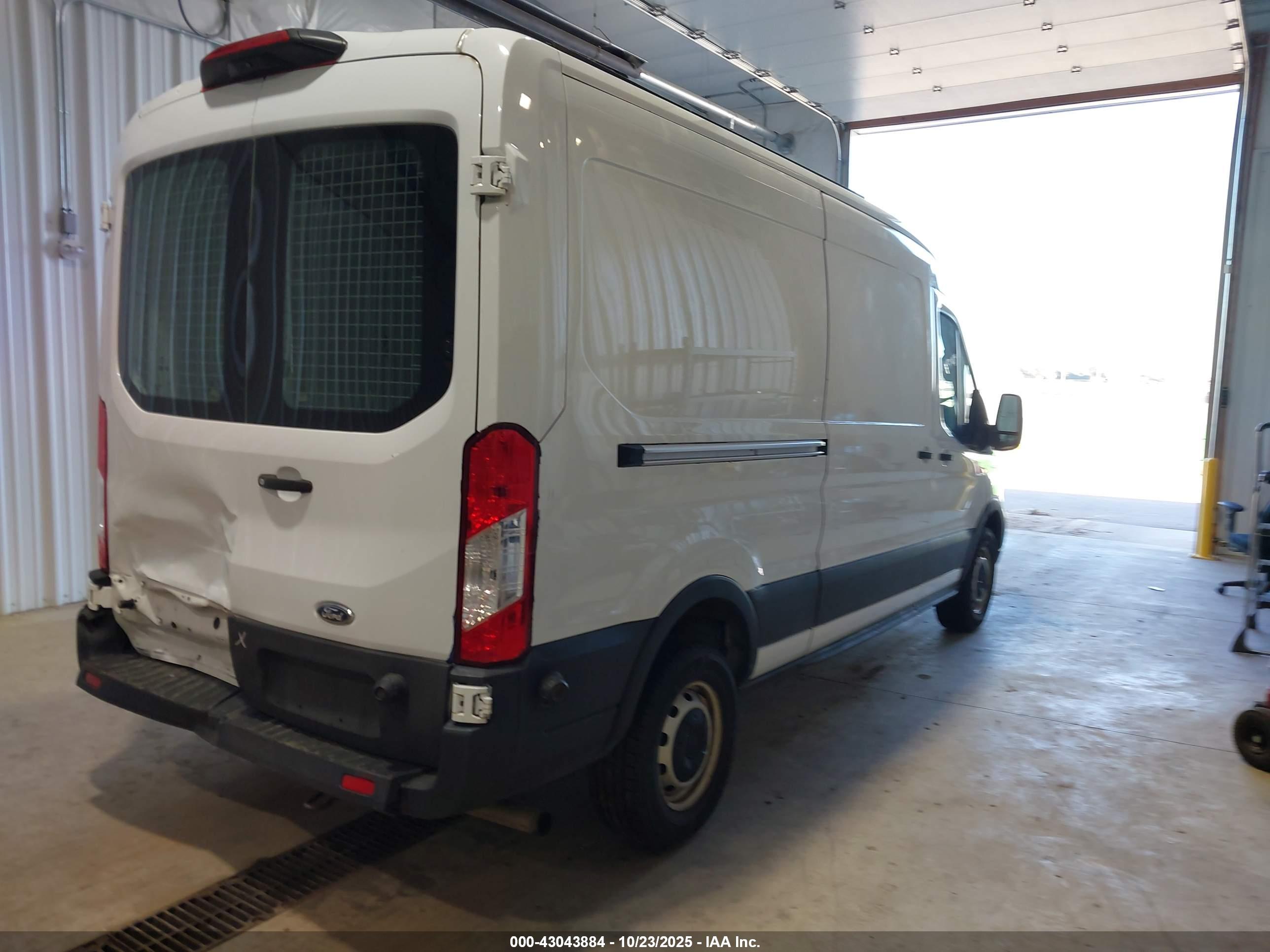 FORD TRANSIT-250 image 4