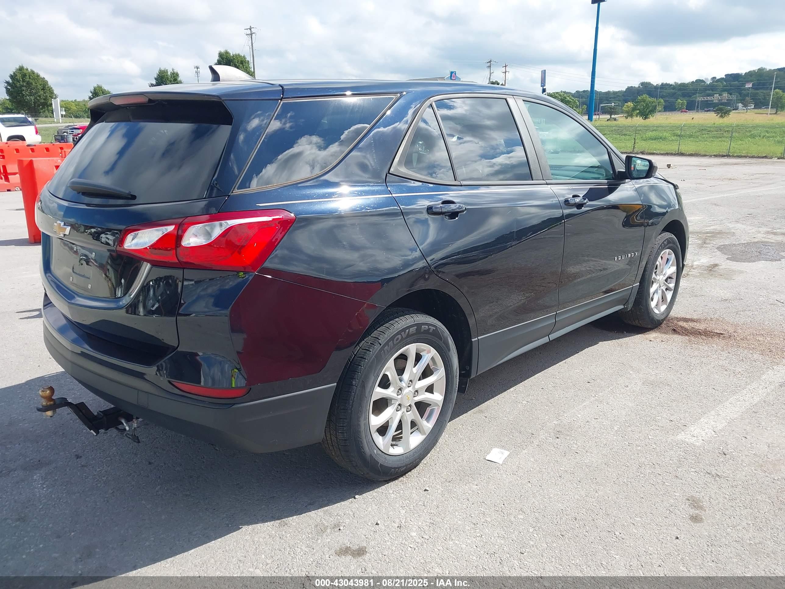 CHEVROLET EQUINOX image 4
