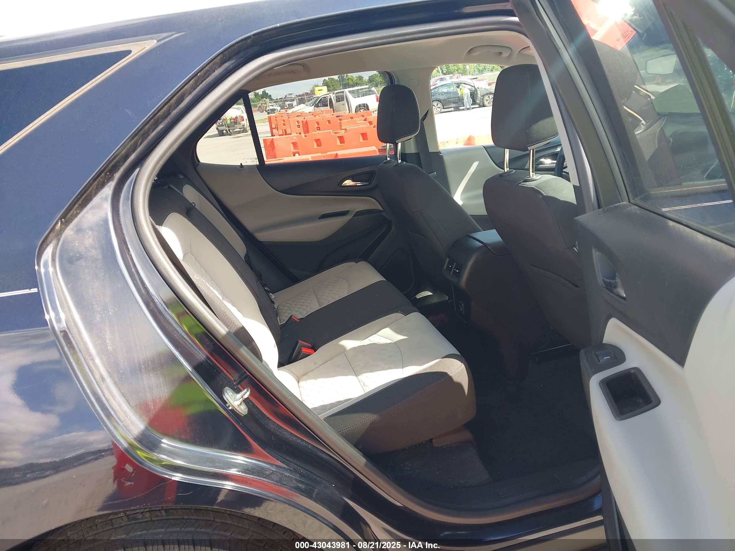 CHEVROLET EQUINOX image 8