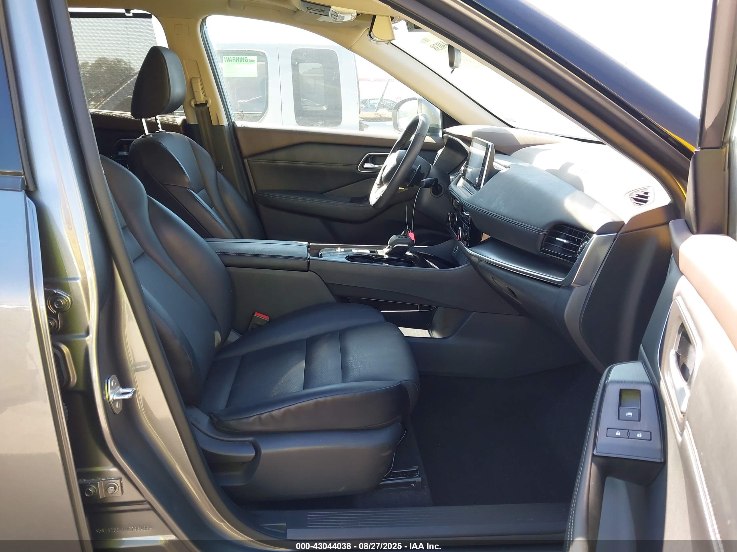 NISSAN ROGUE image 5