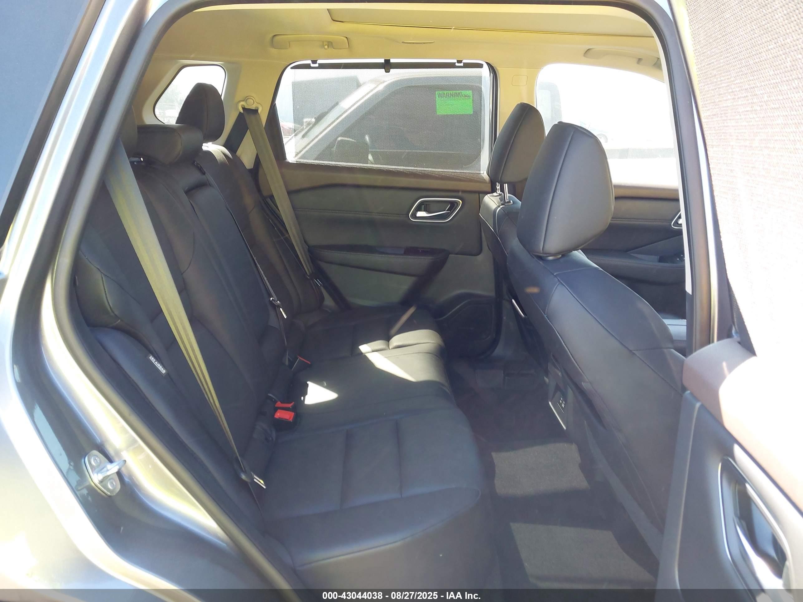 NISSAN ROGUE image 8