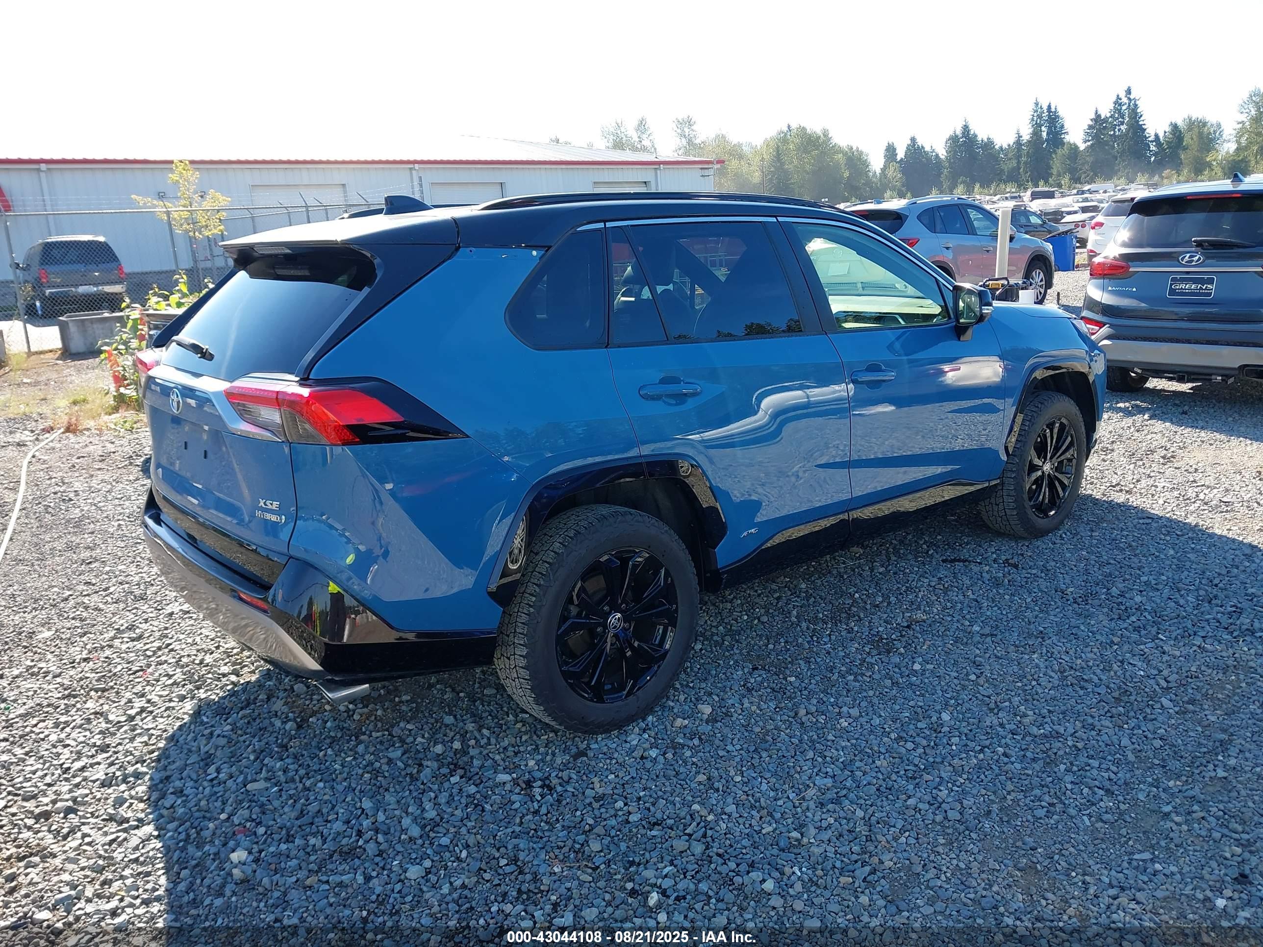 TOYOTA RAV4 image 4