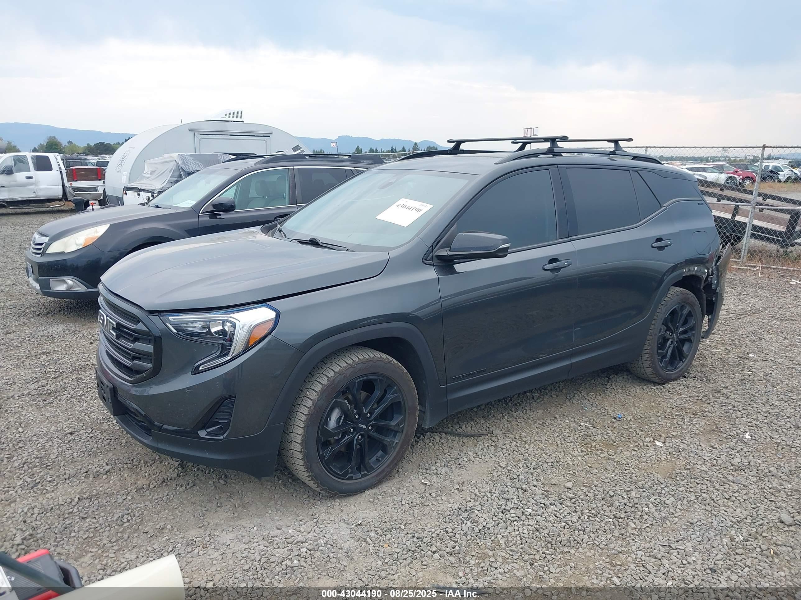 GMC TERRAIN image 2