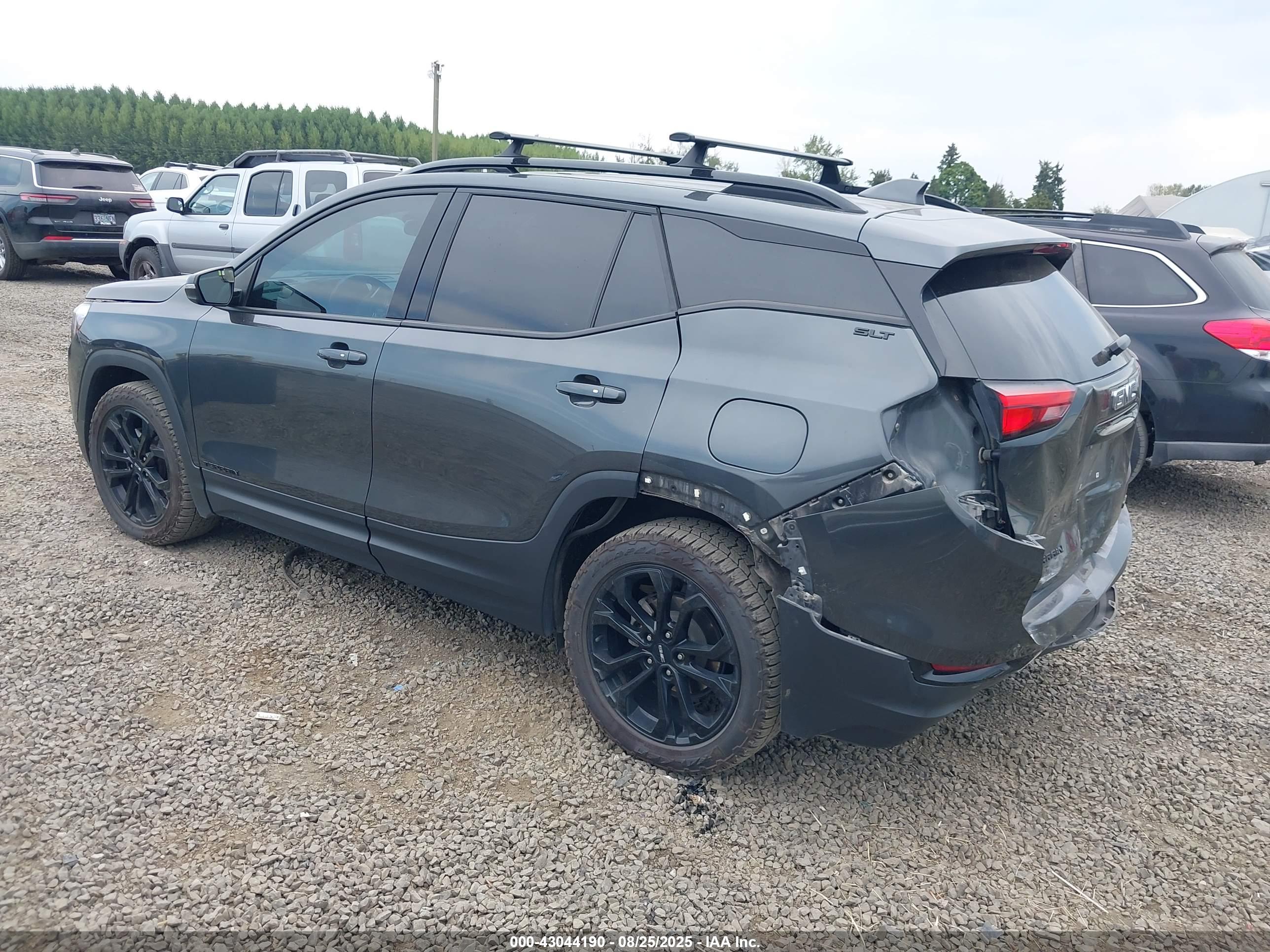 GMC TERRAIN image 3