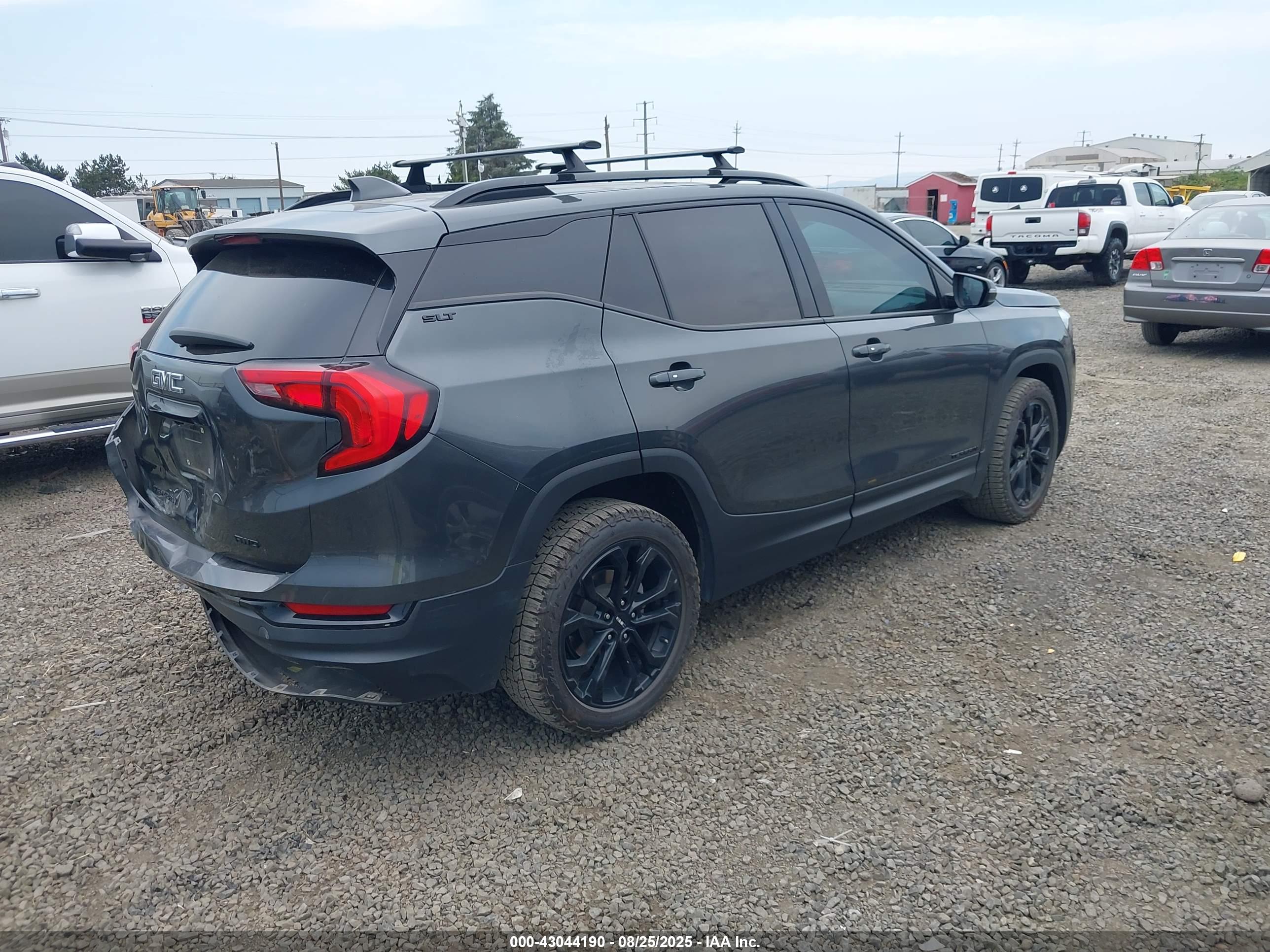 GMC TERRAIN image 4
