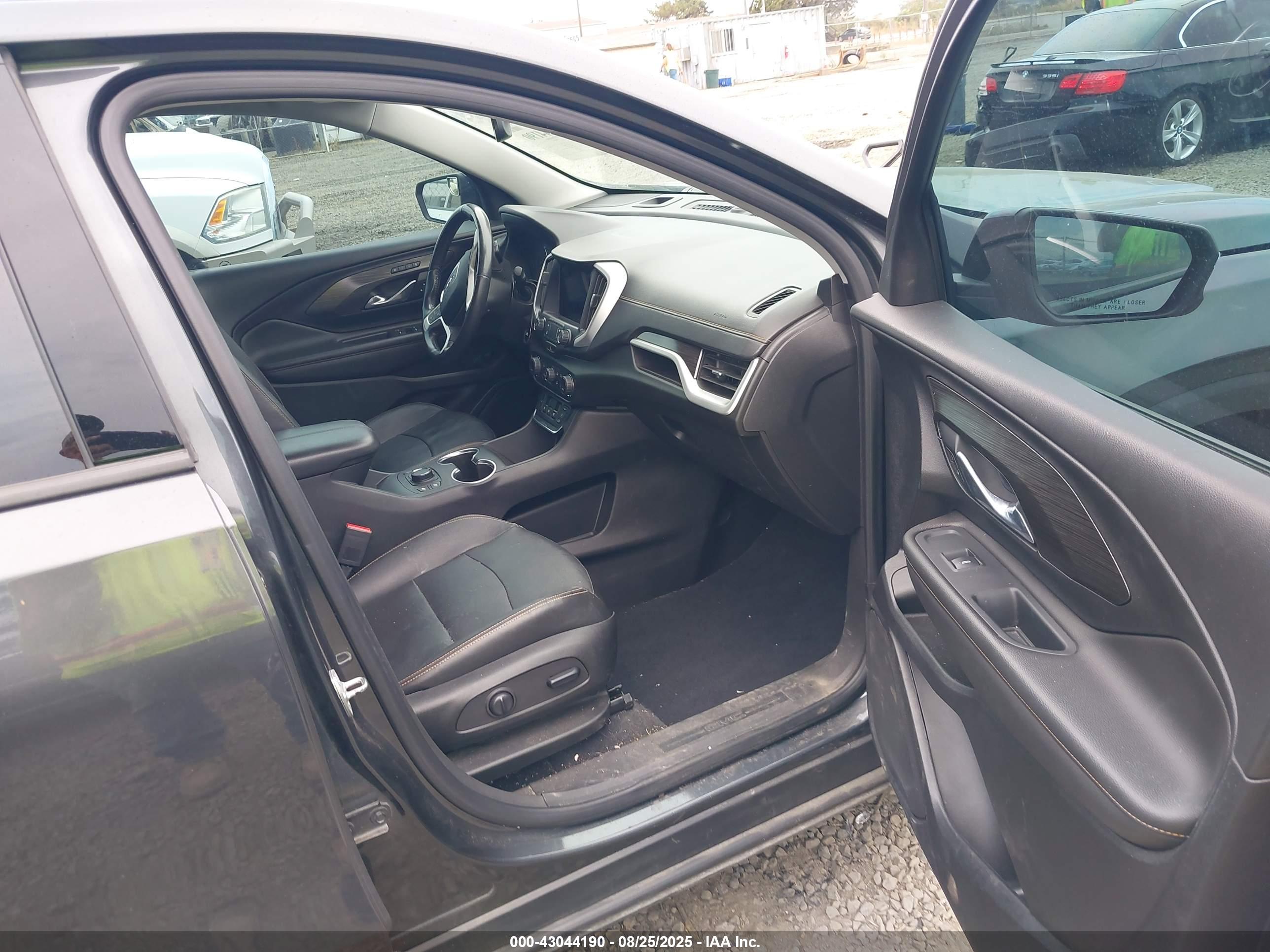 GMC TERRAIN image 5