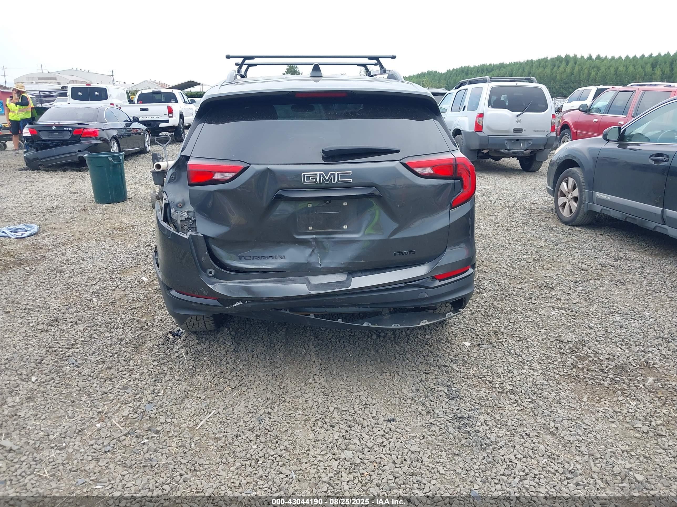 GMC TERRAIN image 6