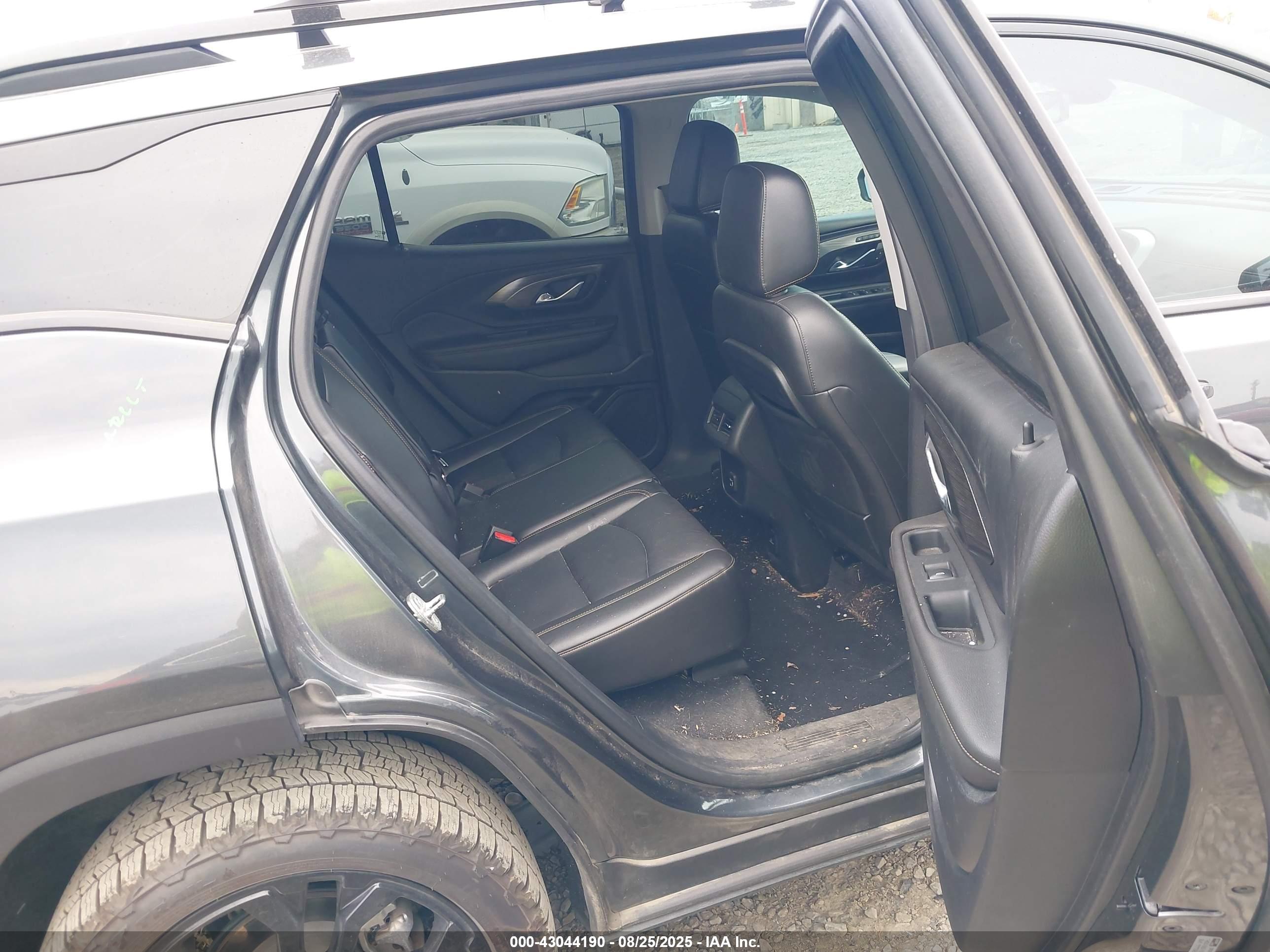 GMC TERRAIN image 8
